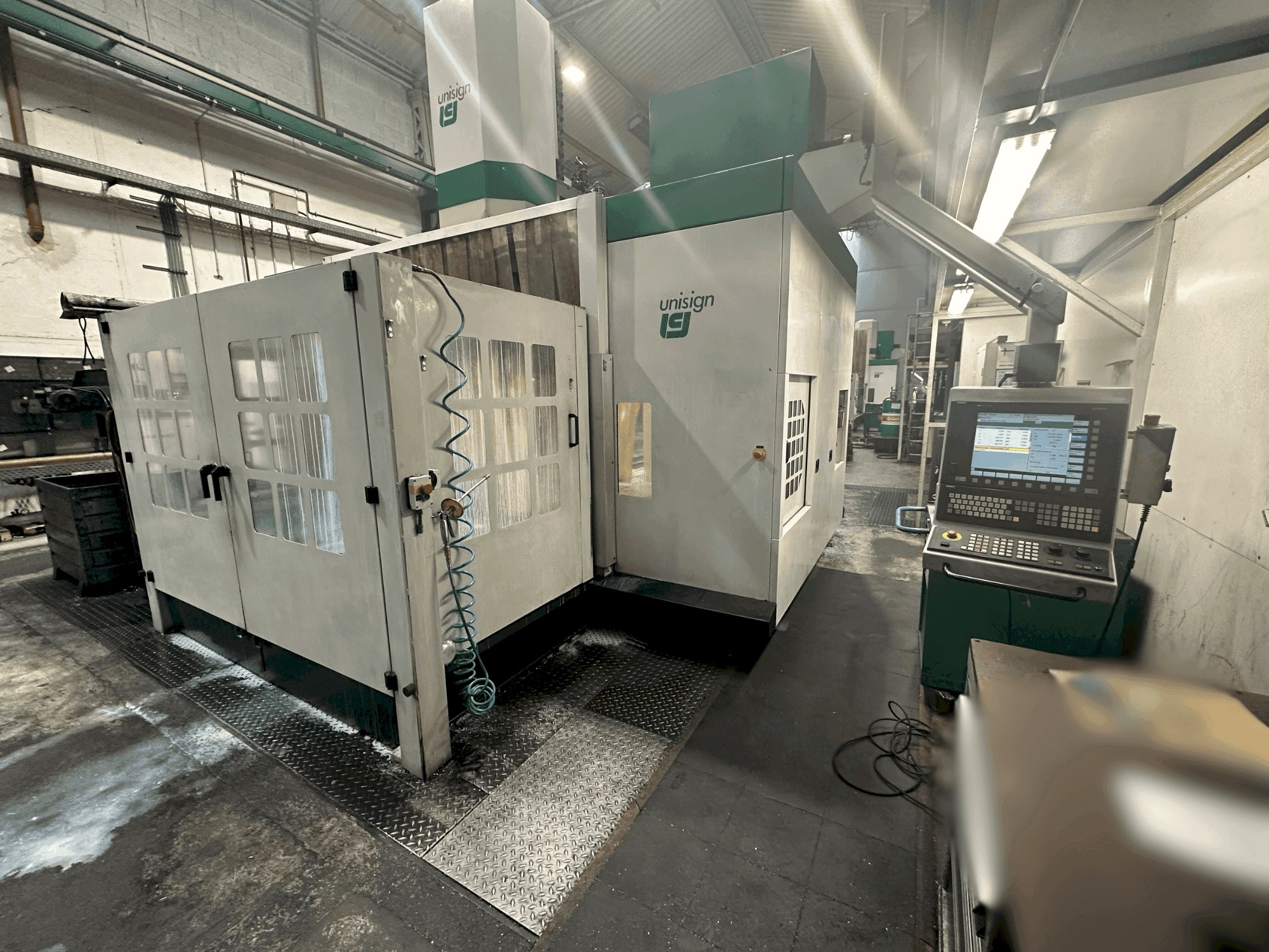 Vista frontale della macchina Unisign UNIPORT 6000