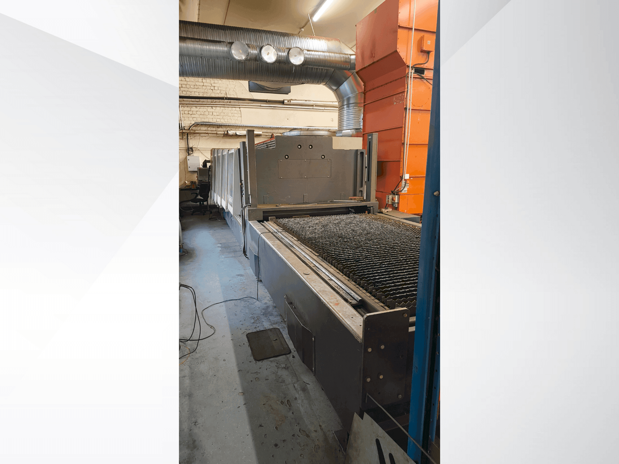 Vista frontale della macchina Bystronic BySpeed 3015