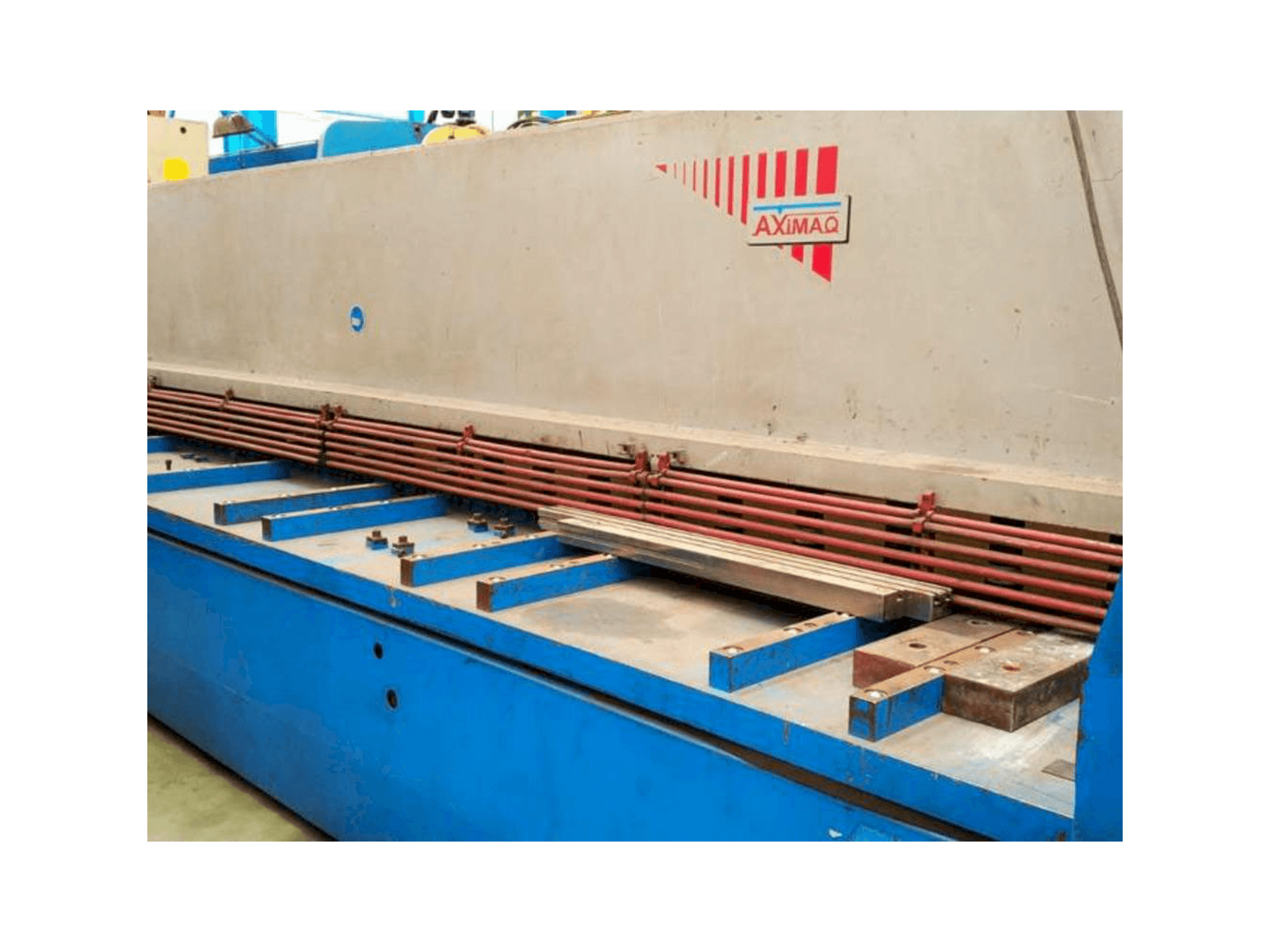 Vista frontale della macchina Axial CP-1060