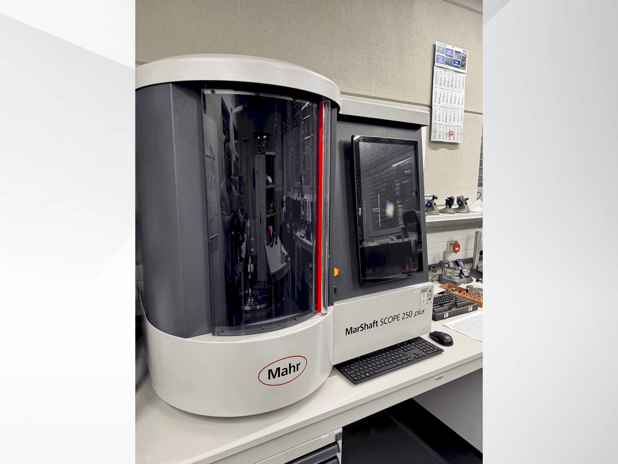 Vista frontale della macchina MAHR MahrShaft SCOPE 250 plus