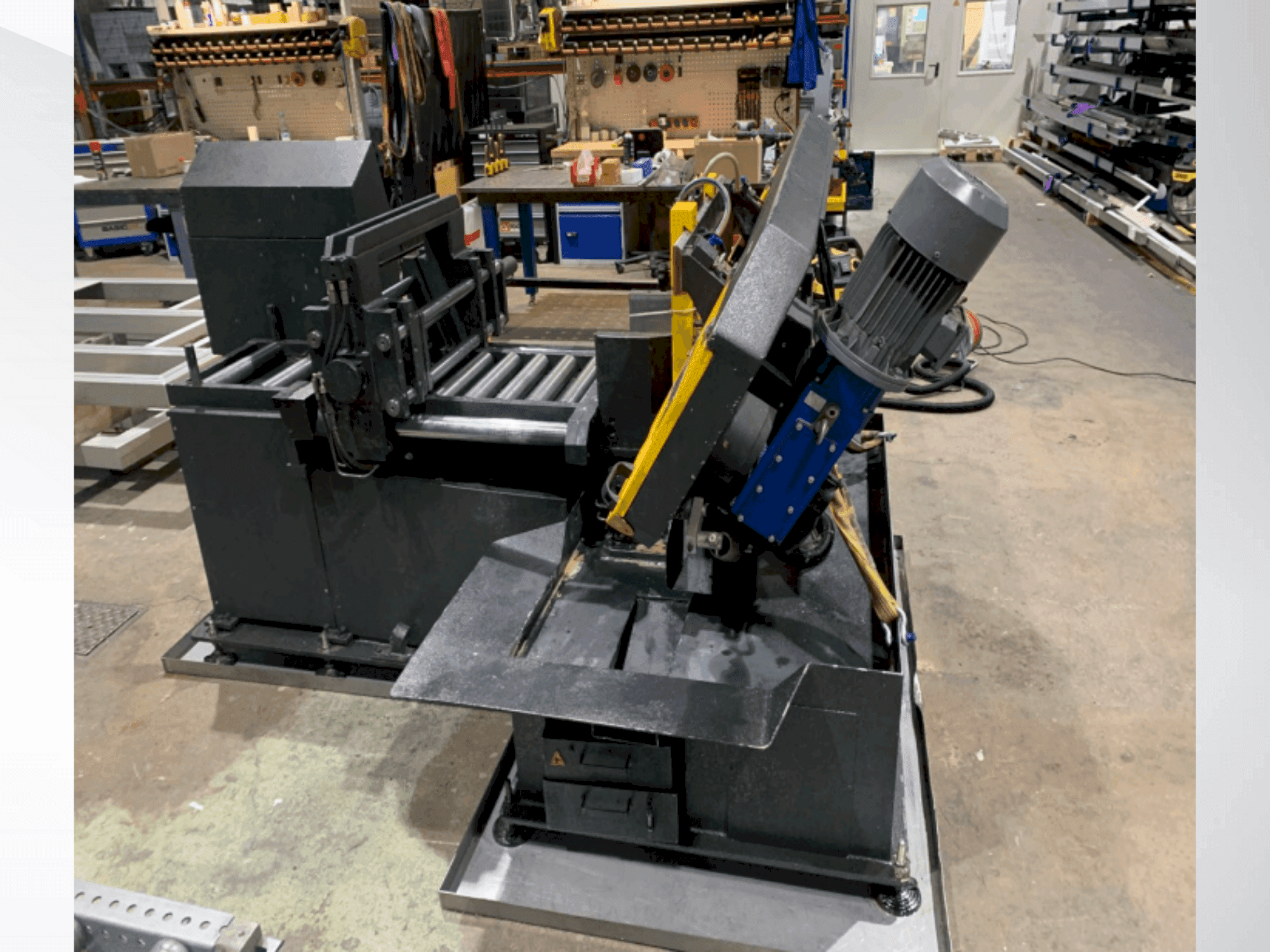 Vista frontale della macchina BEKA-MAK BMSO 320 GH