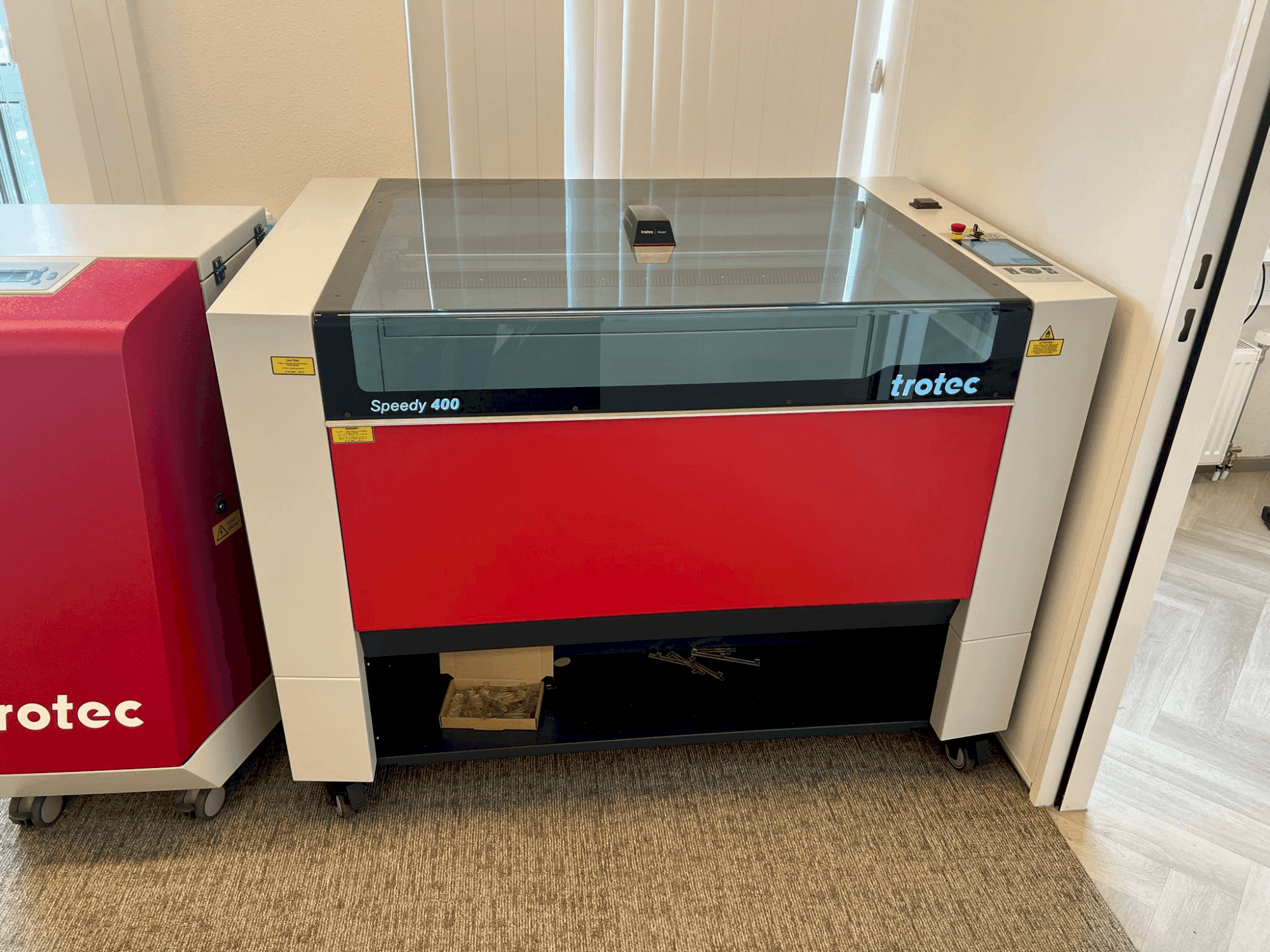 Vista frontale della macchina Trotec Speedy 400