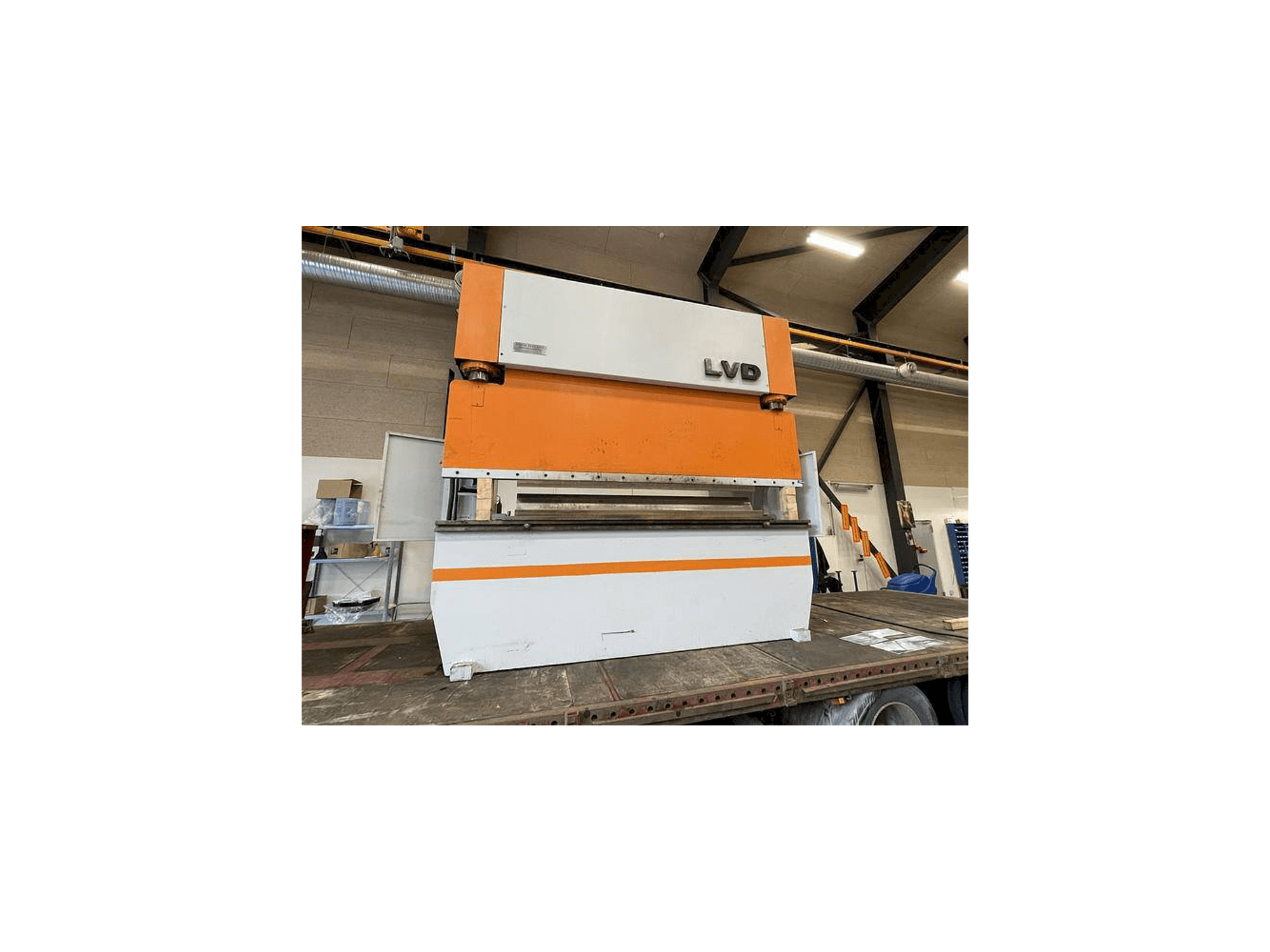 Vista frontale della macchina LVD PP 100