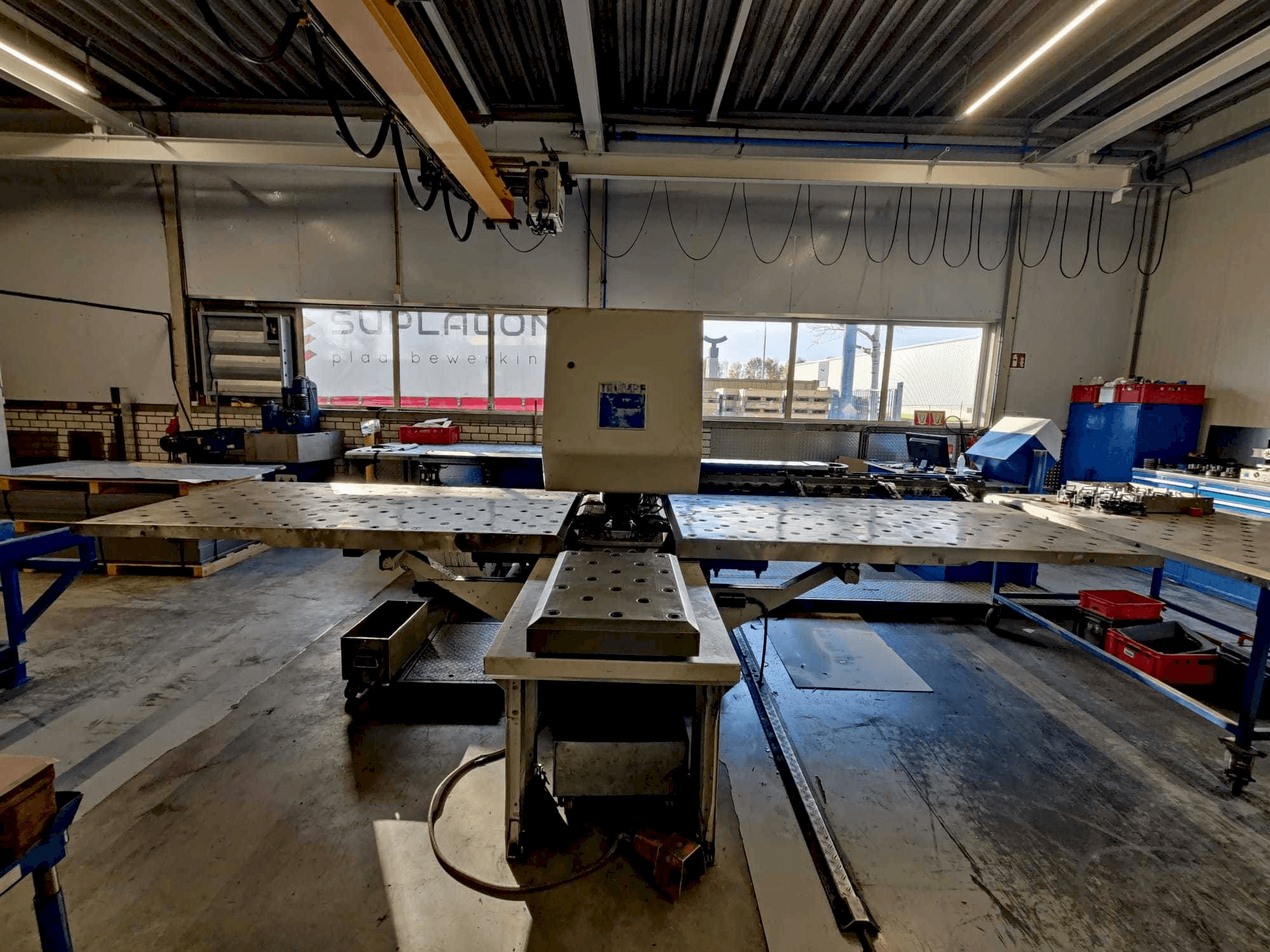 Vista frontale della macchina Trumpf Trumatic 500