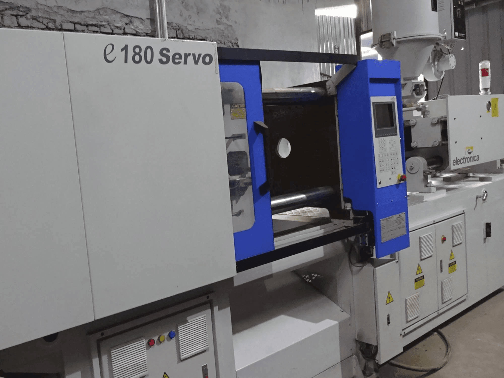 Vista frontale della macchina Electronica EP01800126