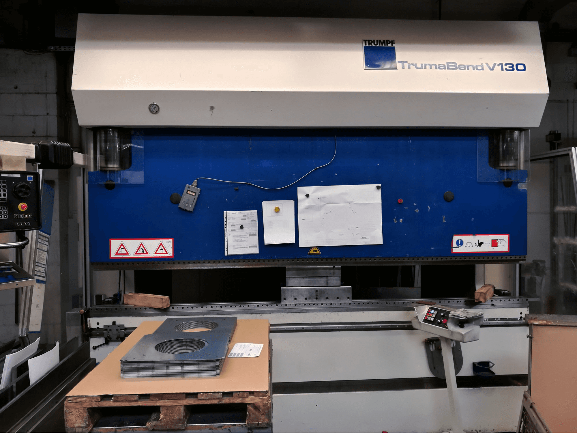 Vista frontale della macchina Trumpf TrumaBend V130