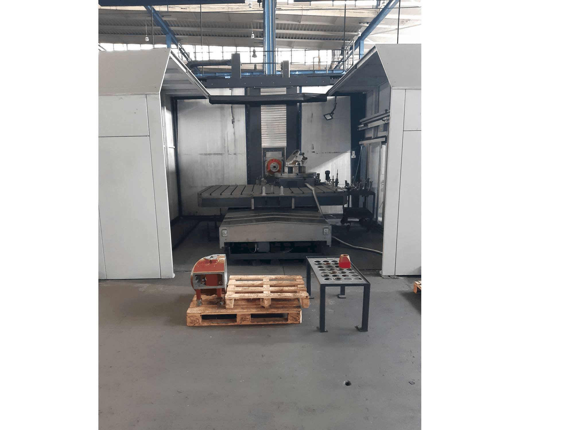 Vista frontale della macchina Tos KURZIM FOQ 80