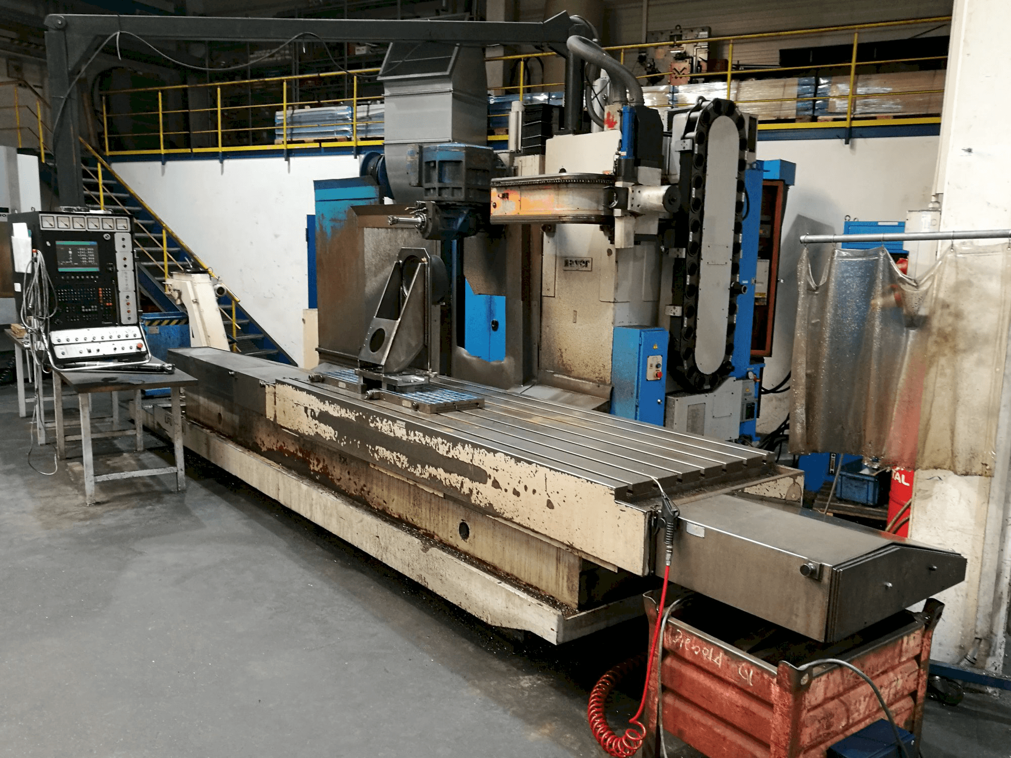 Vista lato destro della macchina Zayer LFU 3000