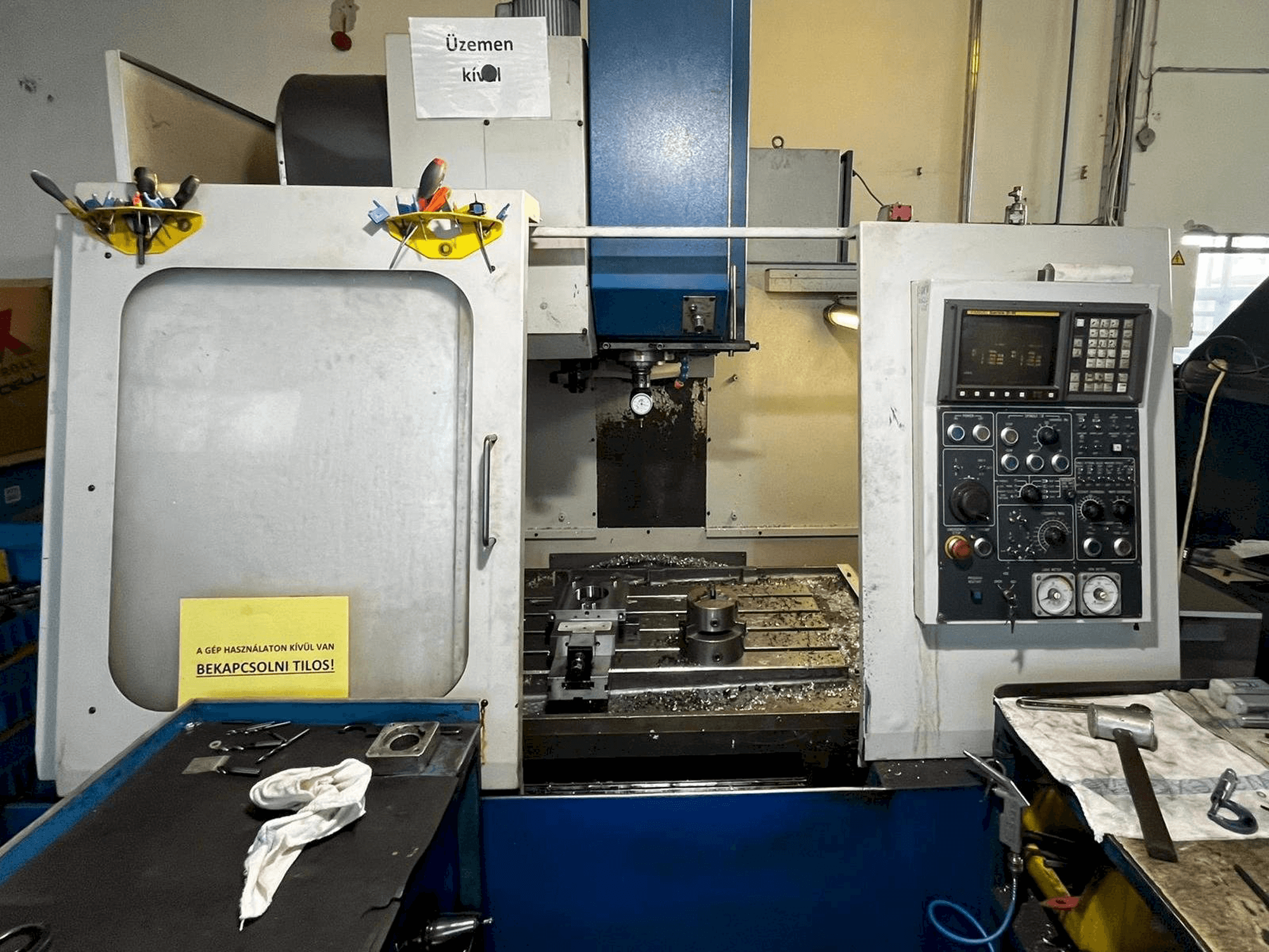 Vista frontale della macchina Kia KV 35C