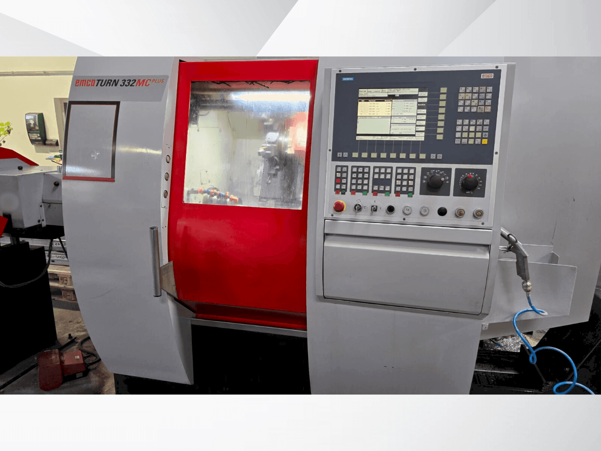 Vista frontale della macchina EMCO TURN 332 MC