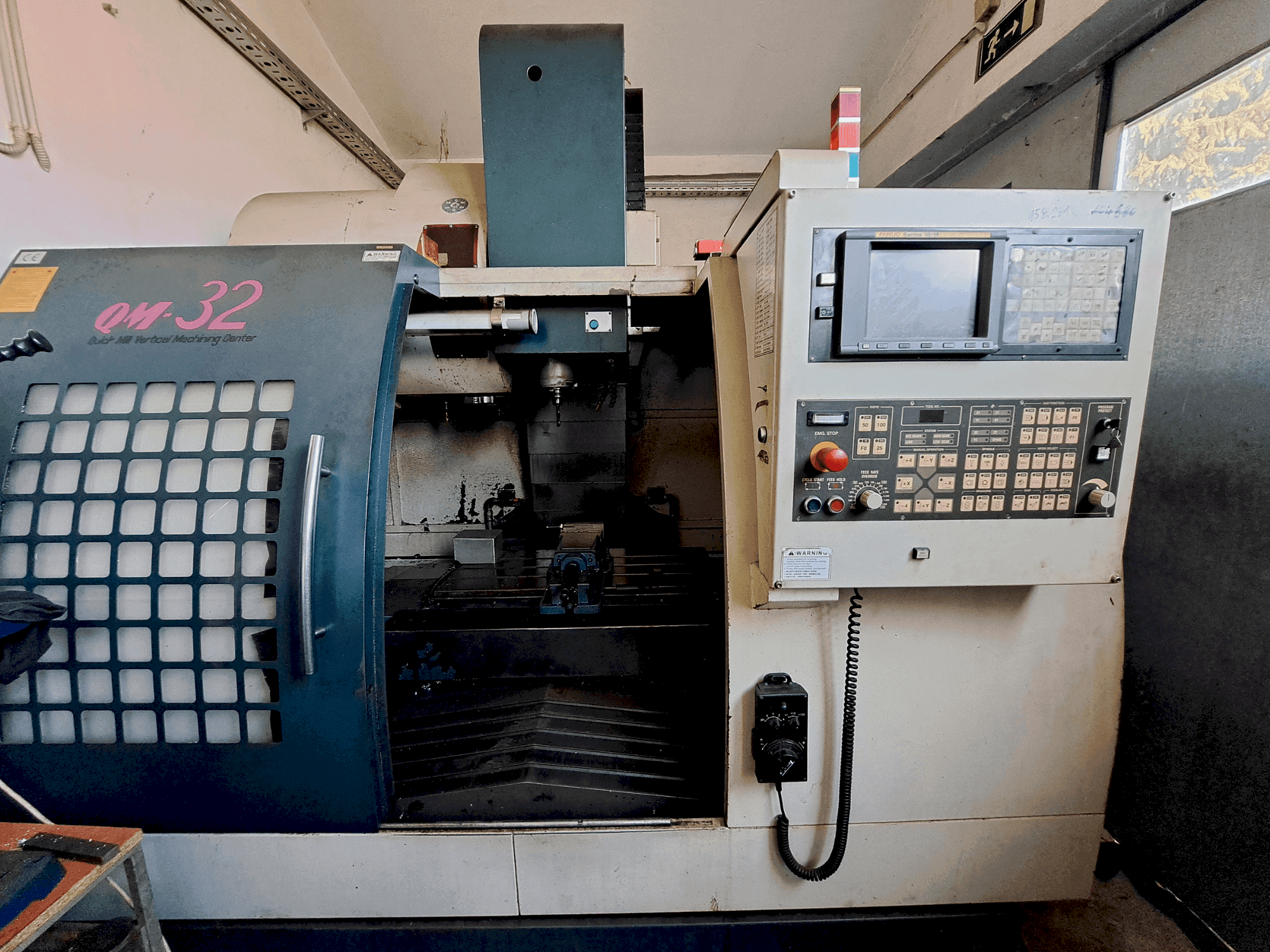 Vista frontale della macchina Feeler QM-32