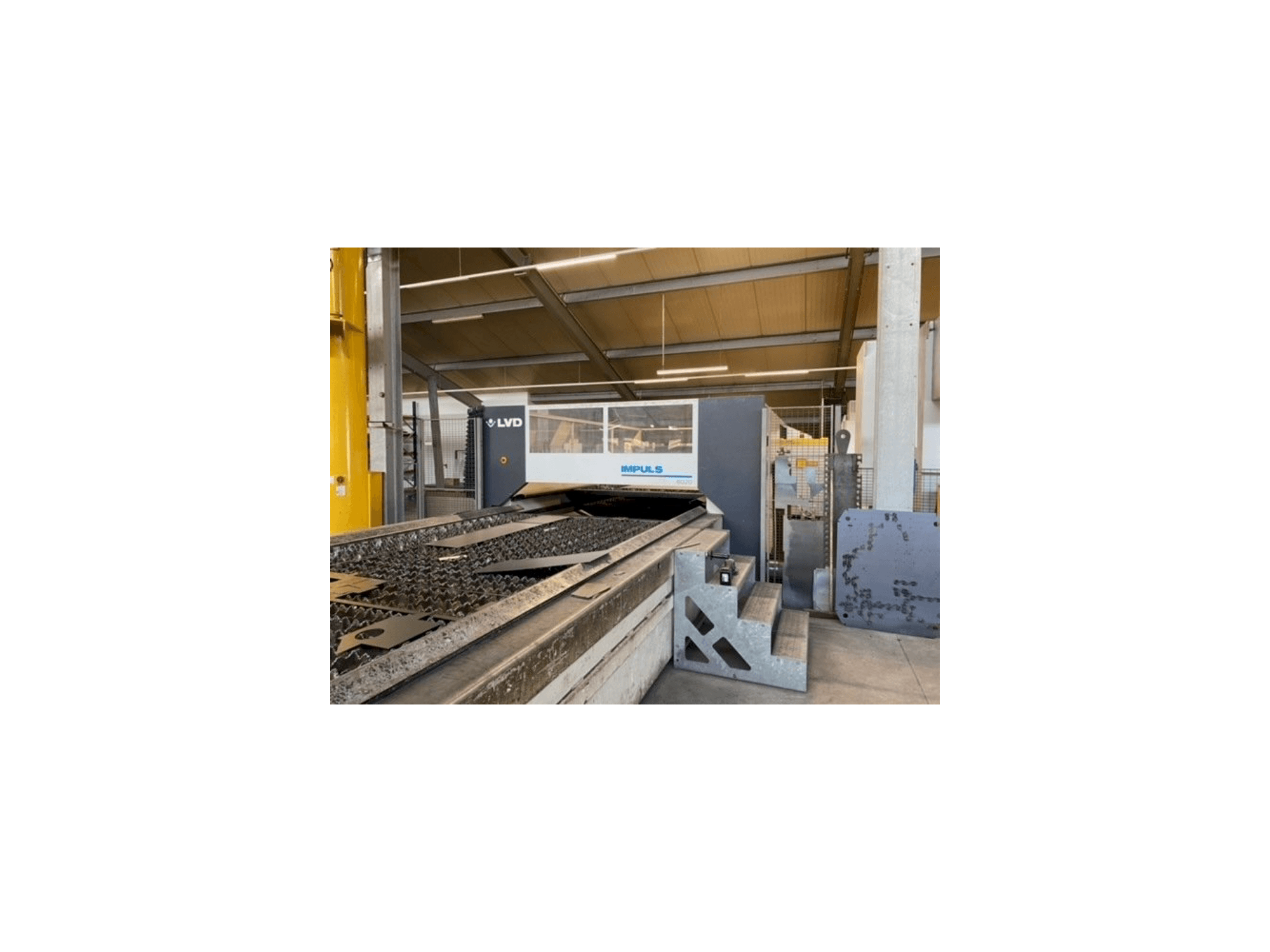 Vista frontale della macchina LVD Impuls 6020