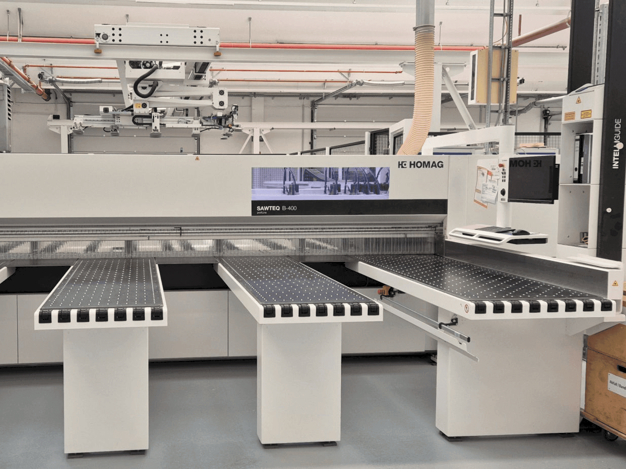 Vista frontale della macchina HOLZMA HPP 400