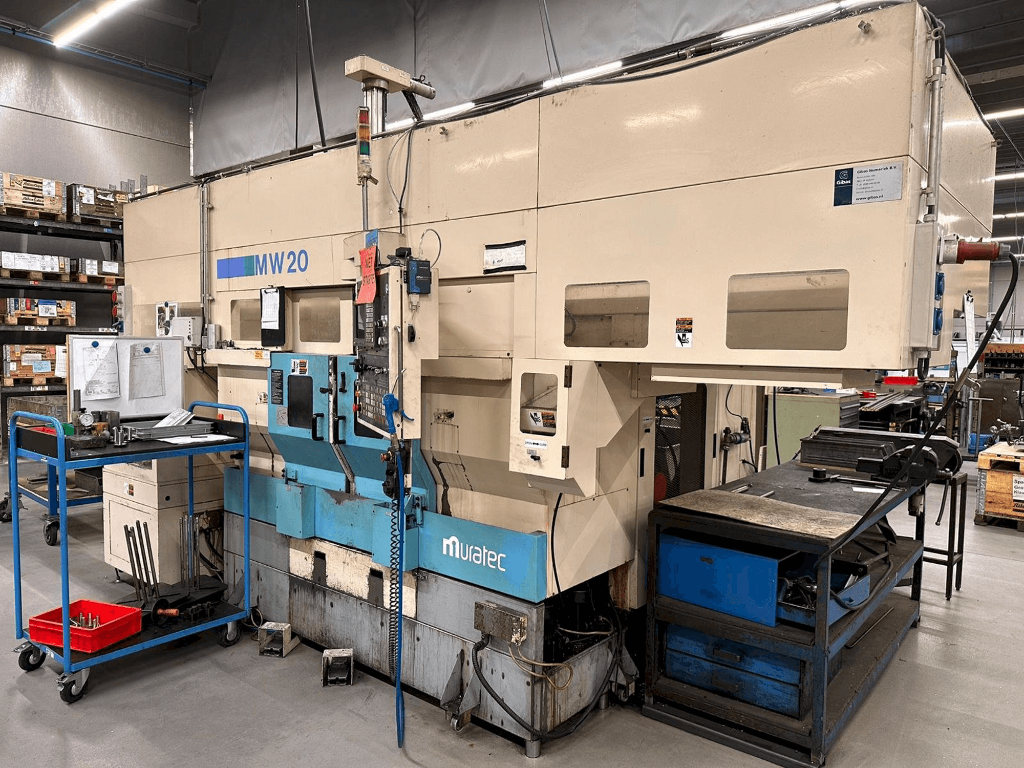 Vista frontale della macchina Muratec MW20