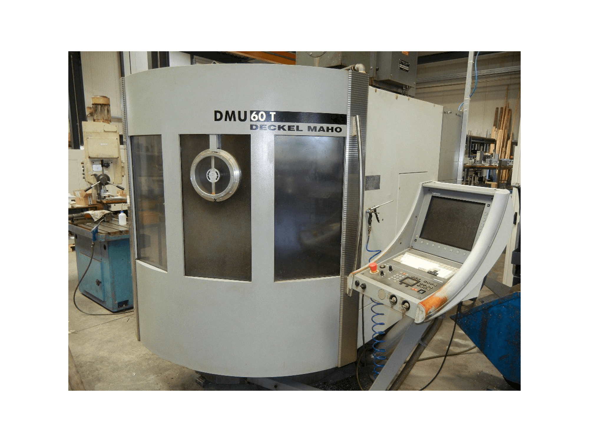 Vista frontale della macchina DECKEL MAHO DMU 60 T