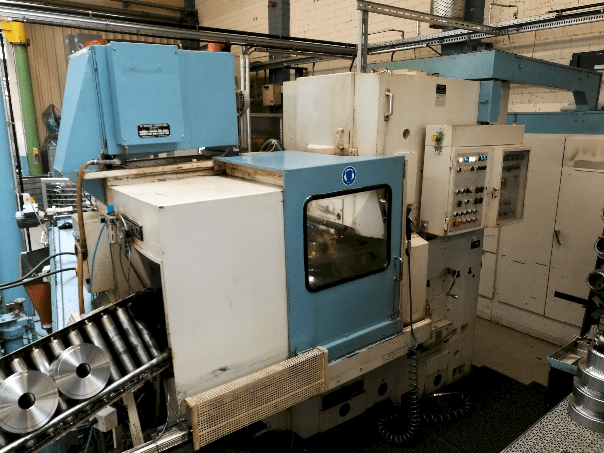 Vista frontale della macchina LORENZ LS 302