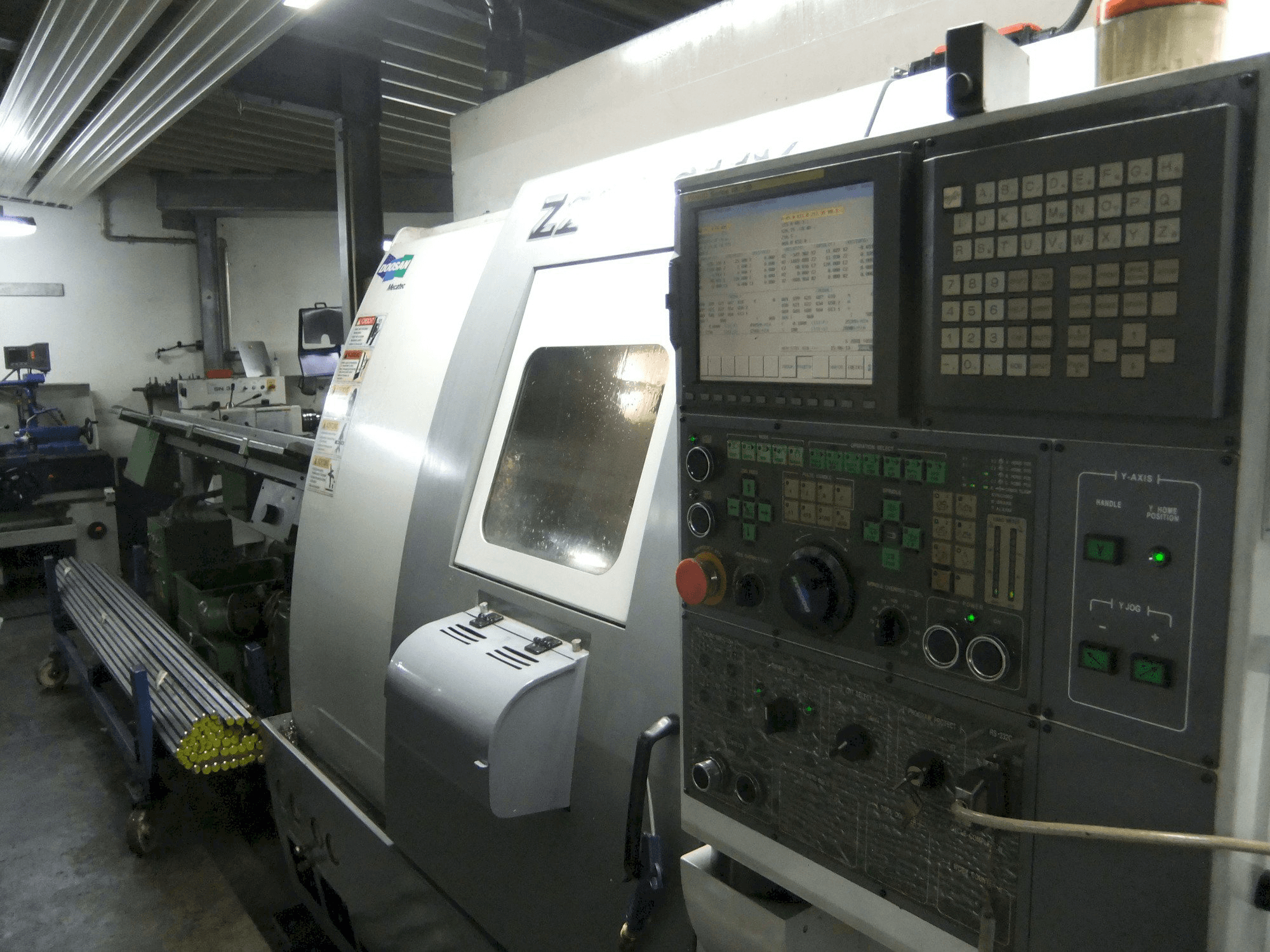 Vista lato destro della macchina Doosan Z290 SMY