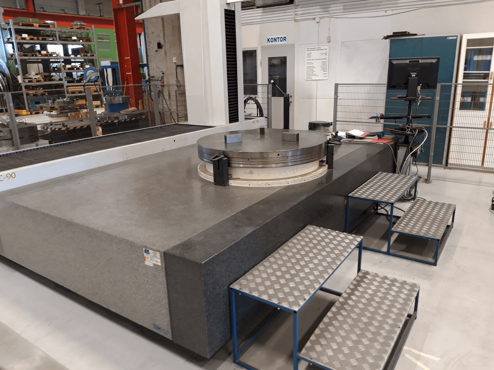 Vista frontale della macchina LK HC90