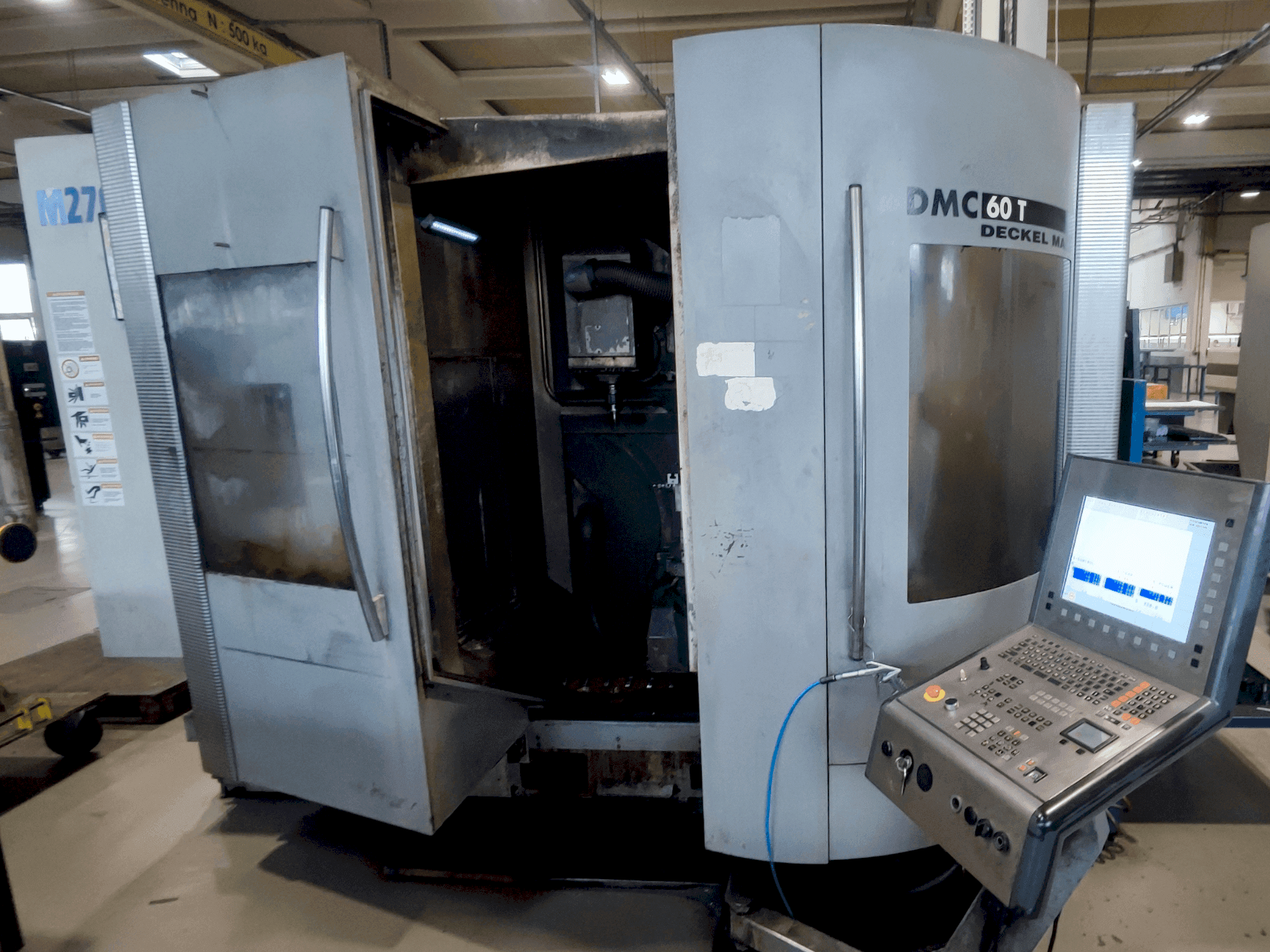 Vista frontale della macchina DECKEL MAHO DMC 60T
