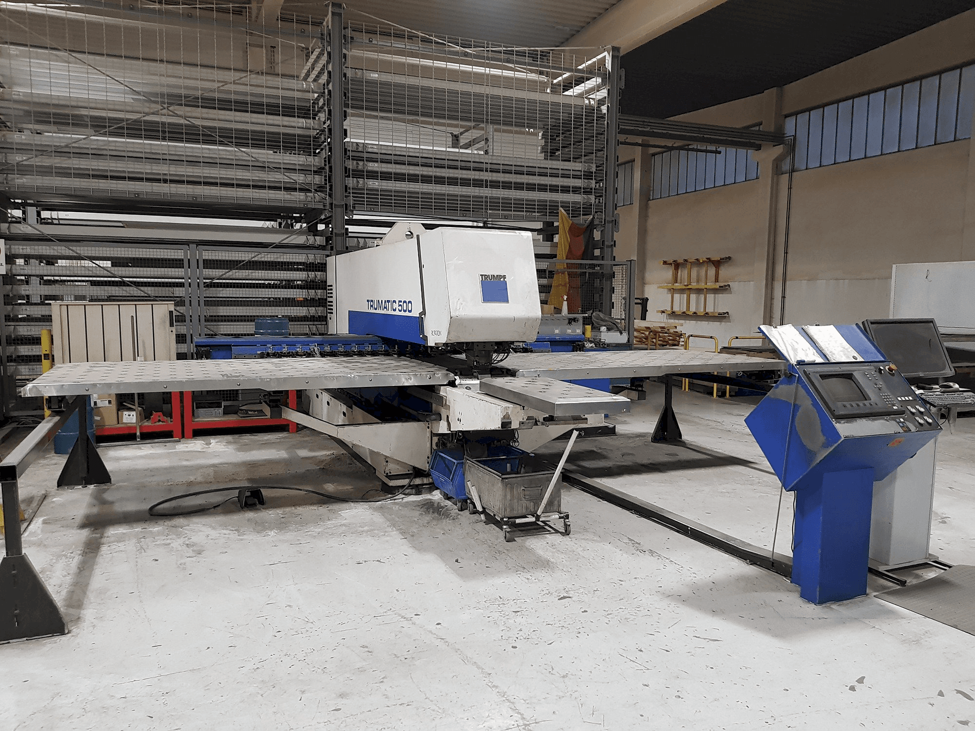 Vista frontale della macchina Trumpf Trumatic 500