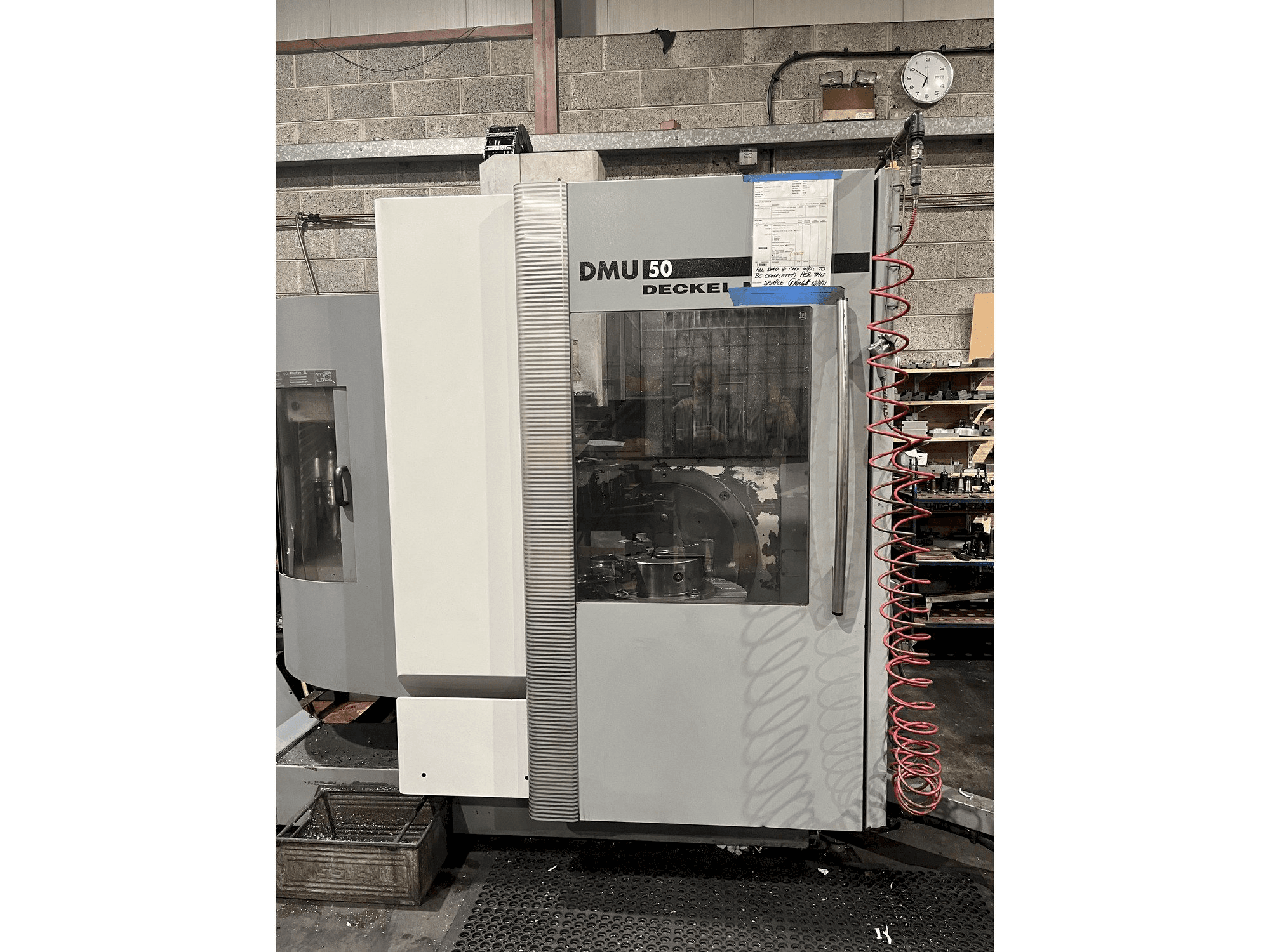 Vista frontale della macchina DECKEL MAHO DMU 50