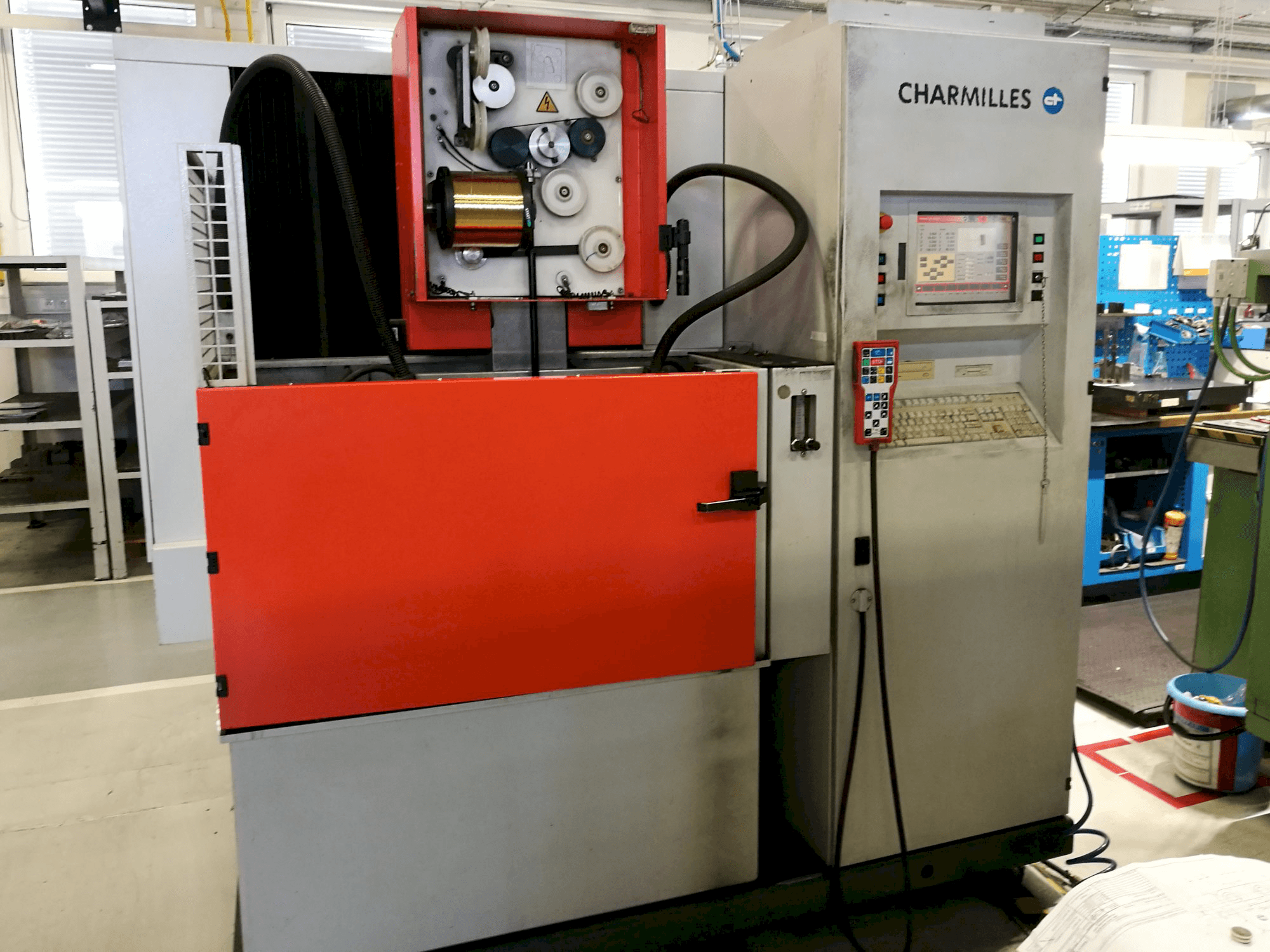 Vista frontale della macchina CHARMILLES ROBOFIL 240 SL