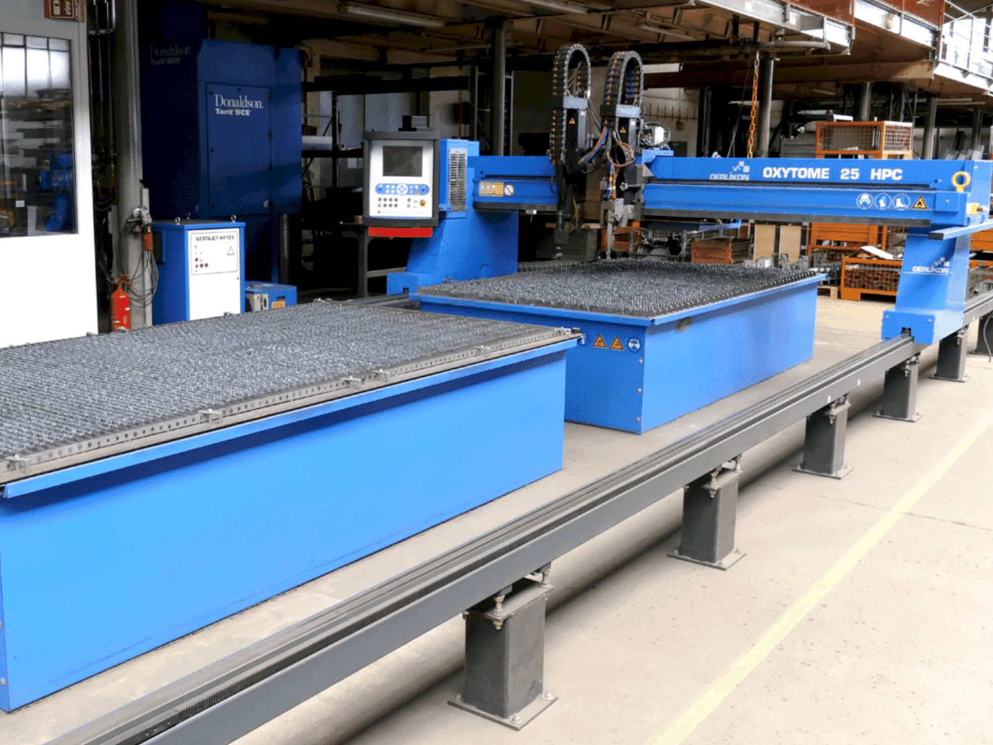 Vista frontale della macchina Oerlikon Oxytome 25 HPC