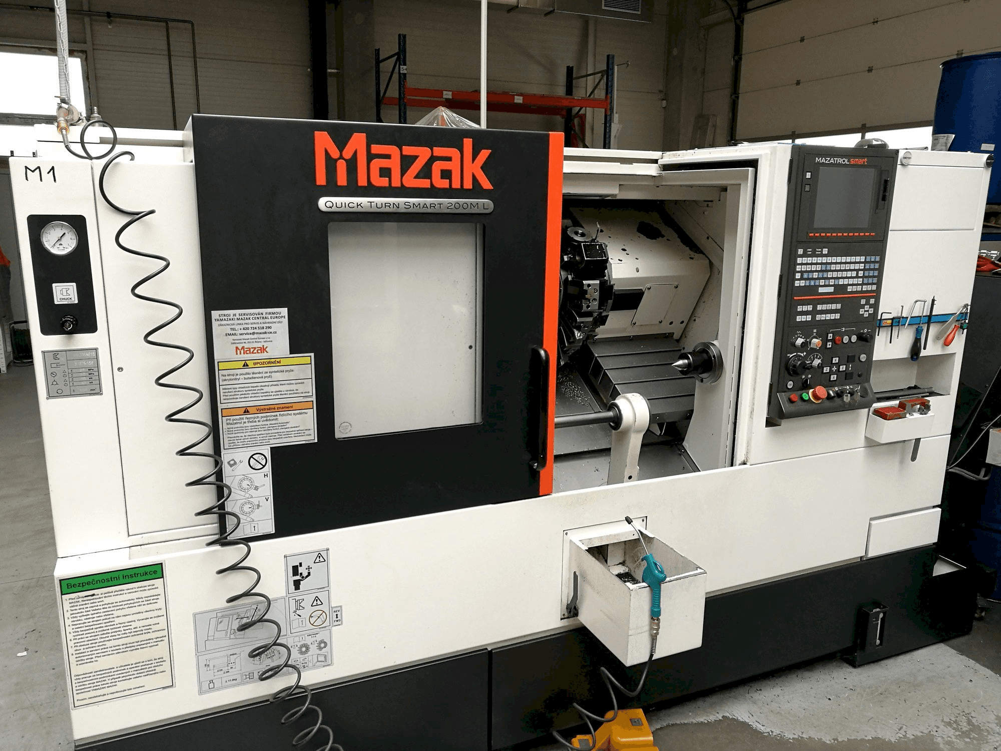 Vista frontale della macchina Mazak Quick Turn Smart 200 ML