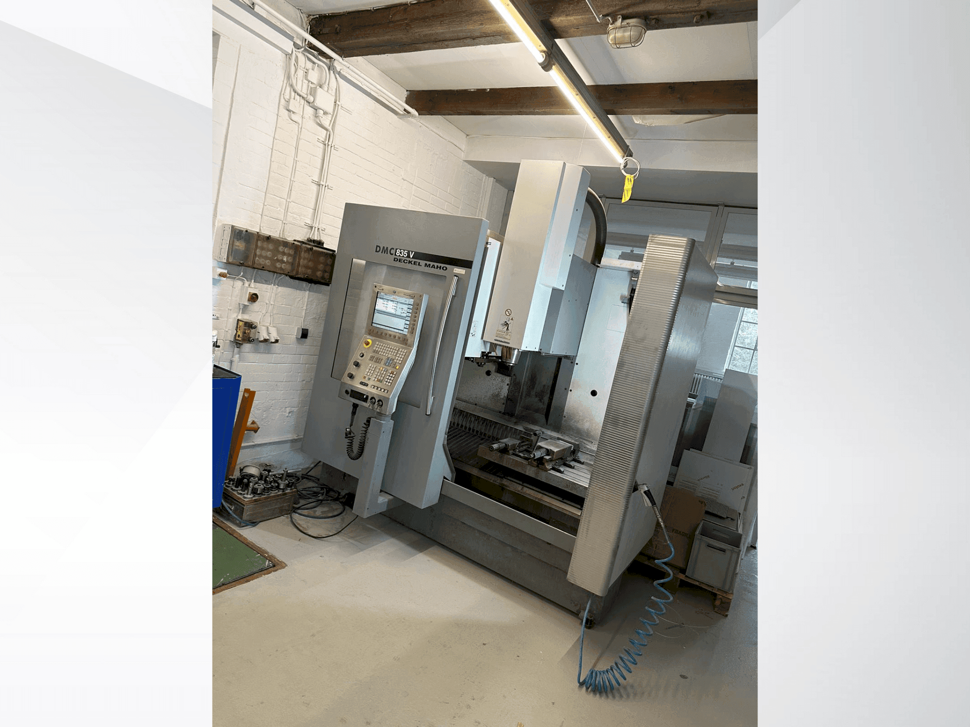 Vista frontale della macchina DECKEL DMC 835 V