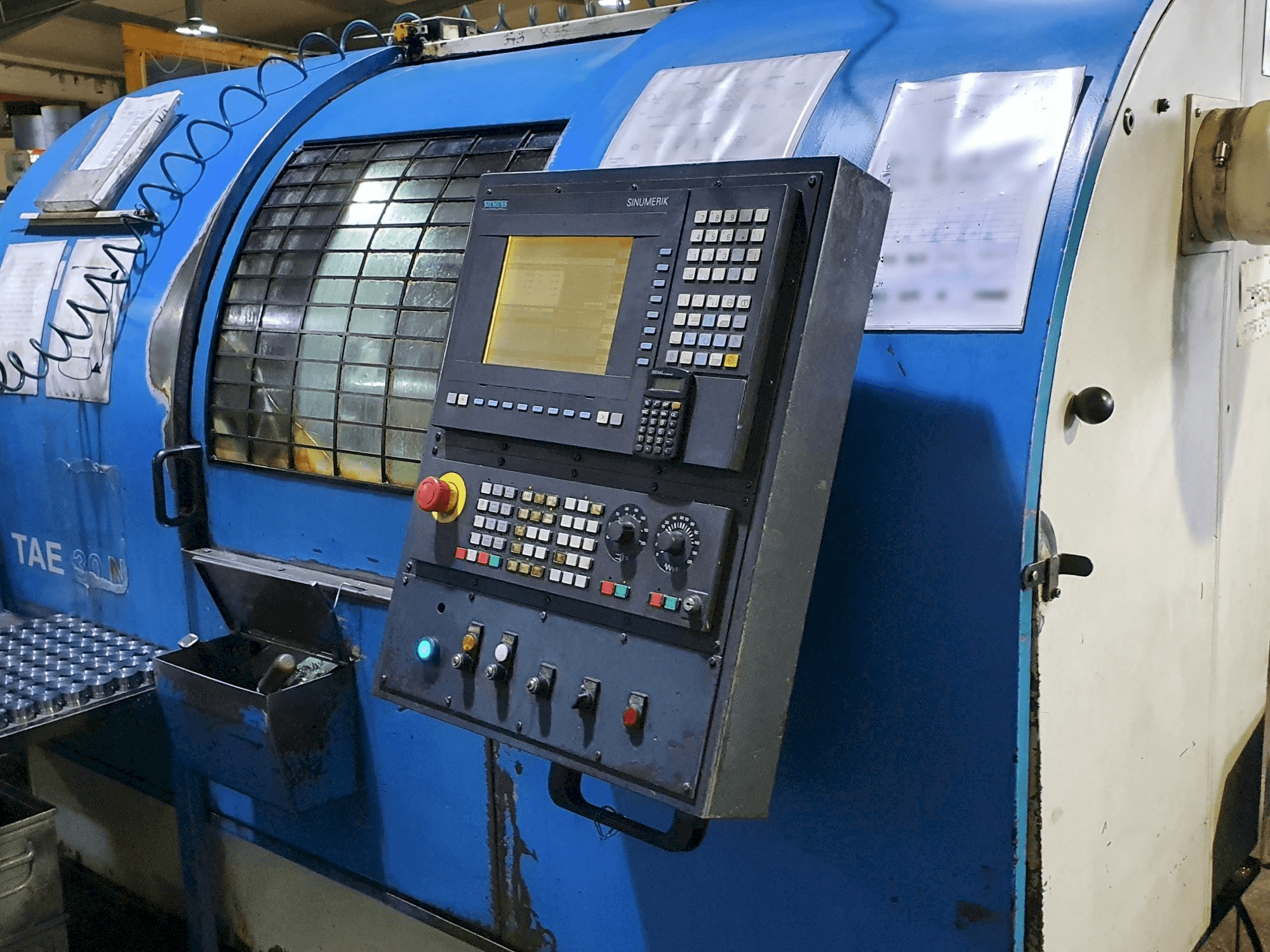 Vista frontale della macchina AFM TAE-30N