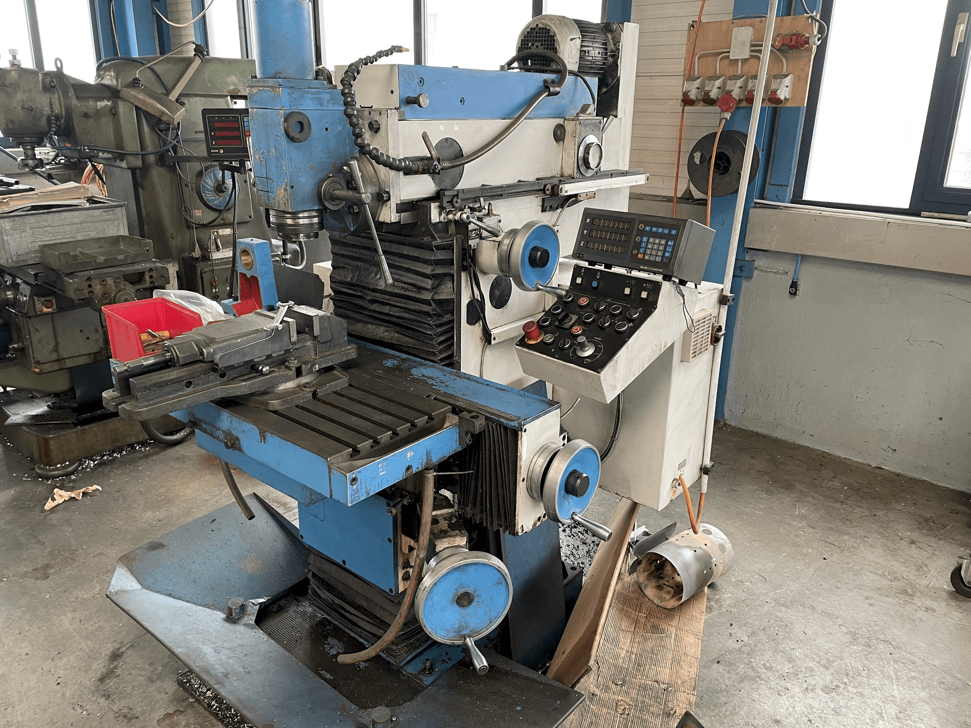 Vista frontale della macchina KNUTH WF 5