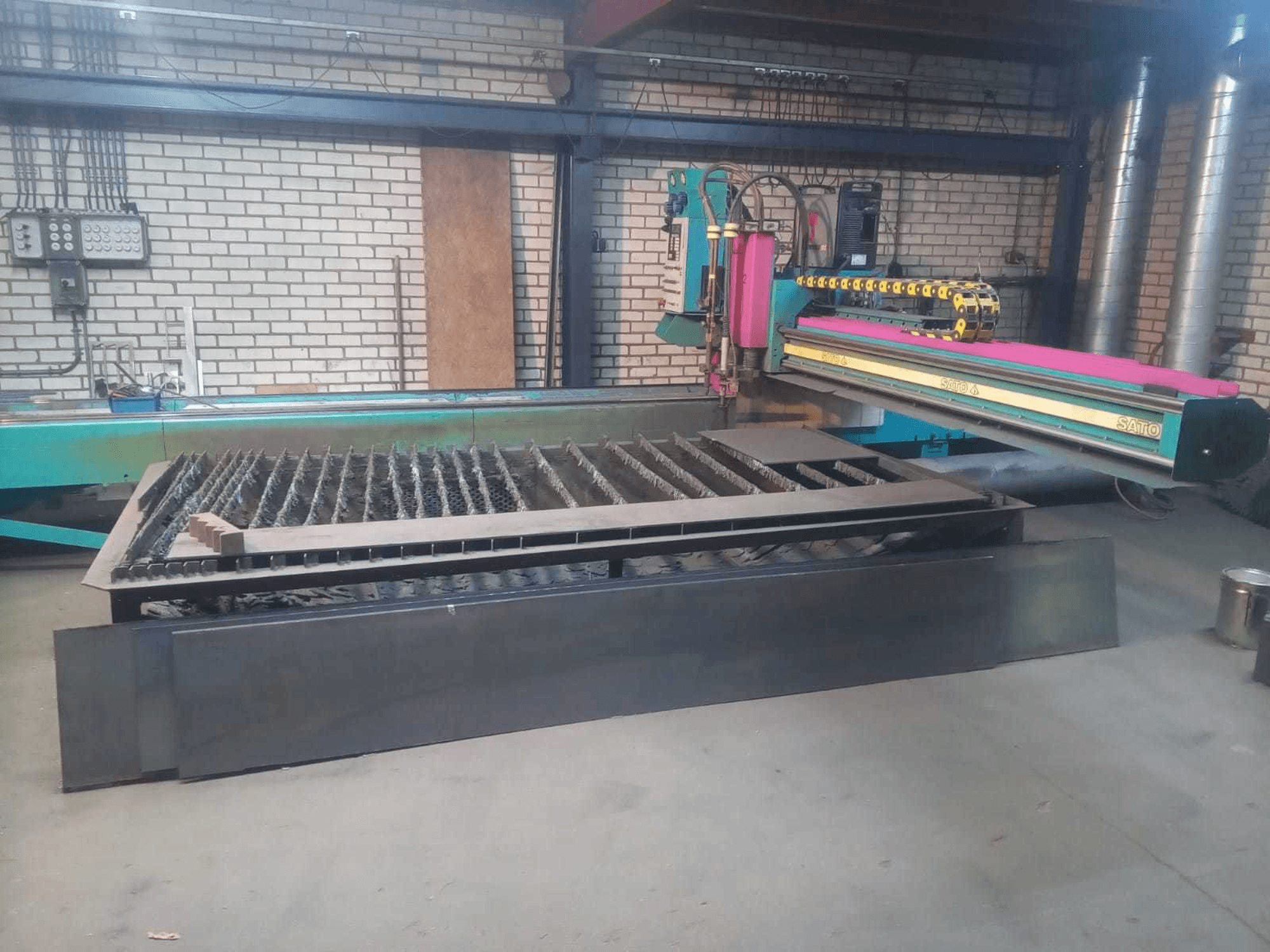 Vista frontale della macchina SATO SATRONIK C2500