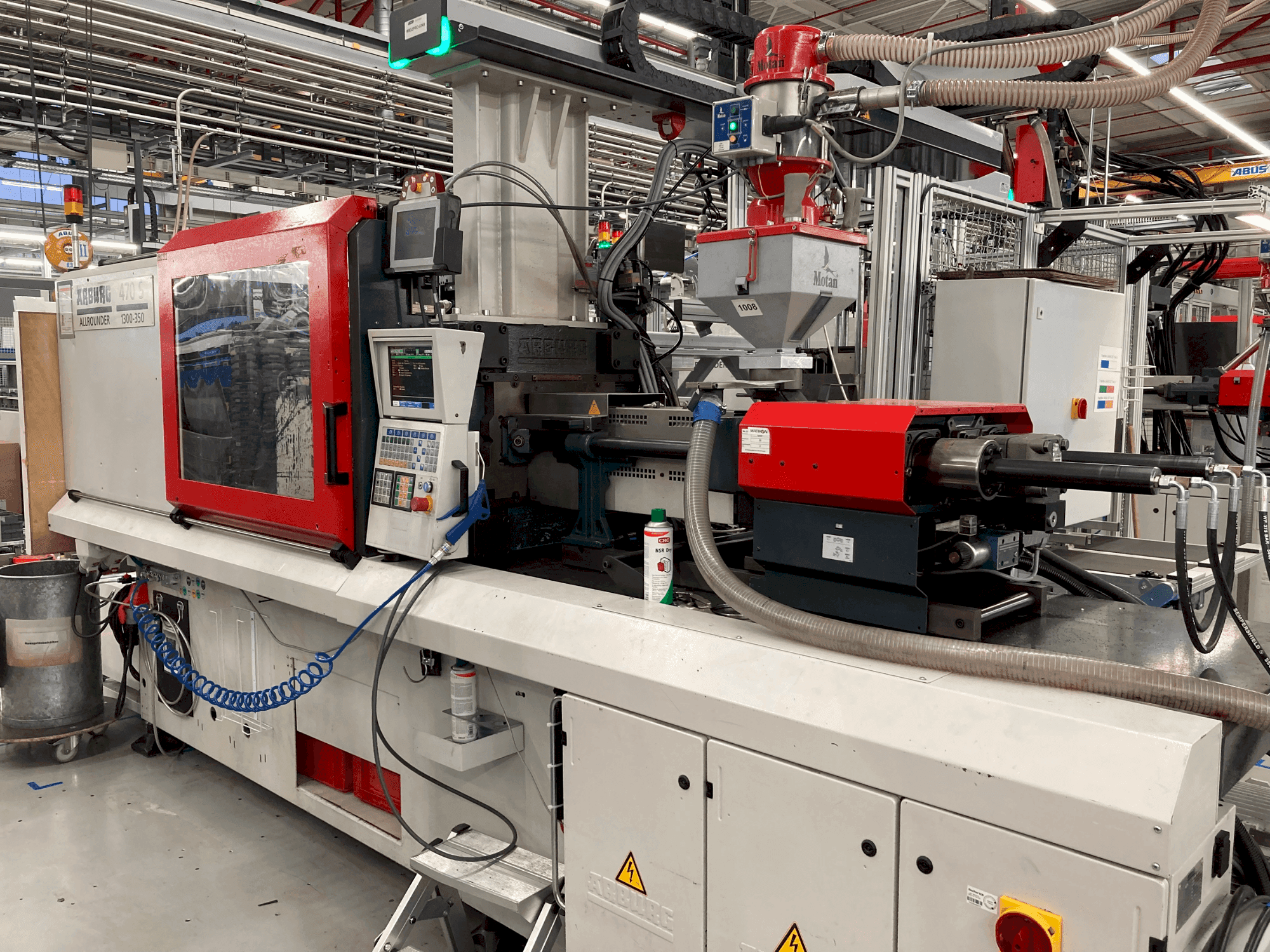 Vista frontale della macchina Arburg Allrounder 470 S 1300-350