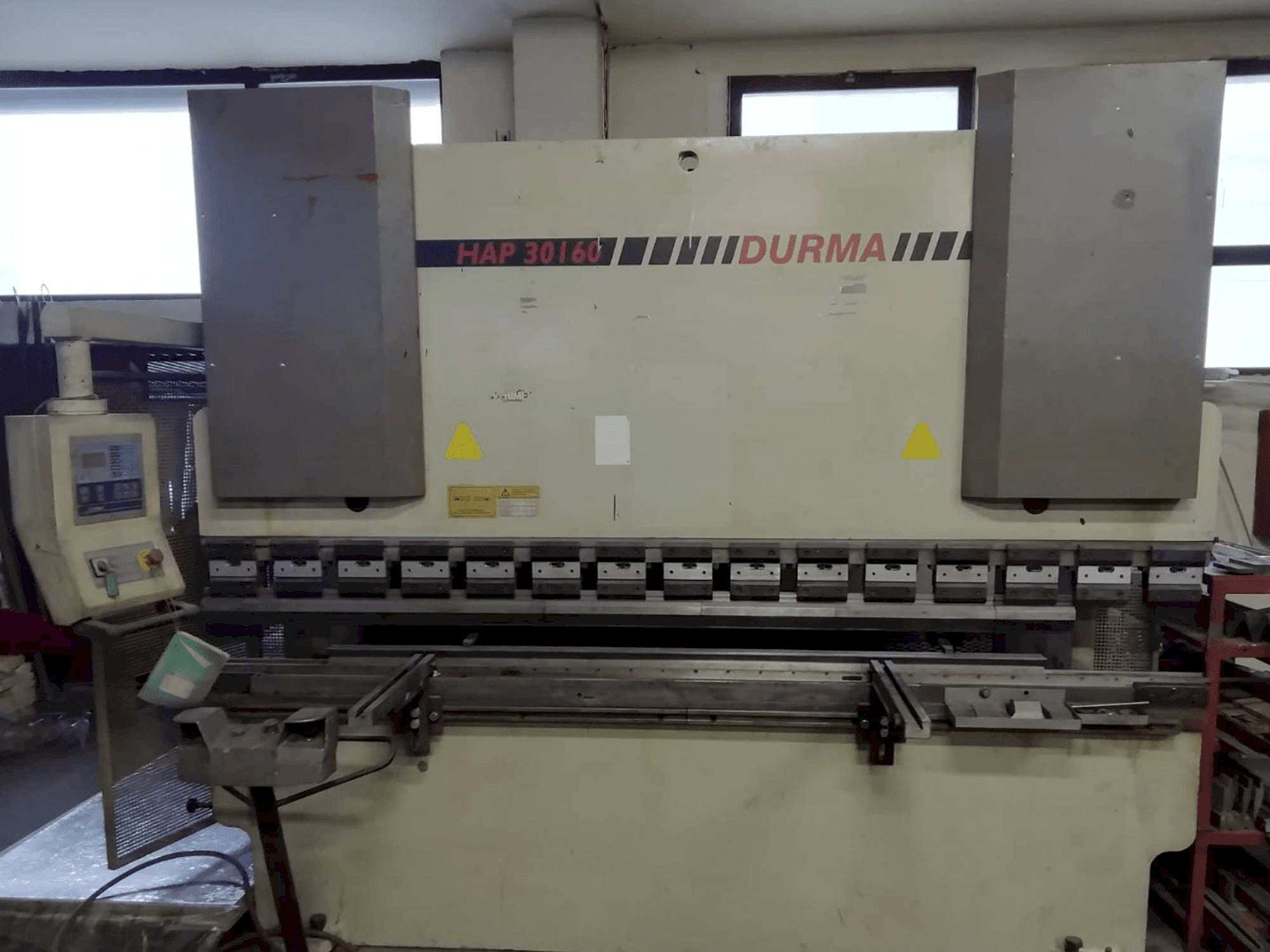 Vista frontale della macchina Durma HAP 30160