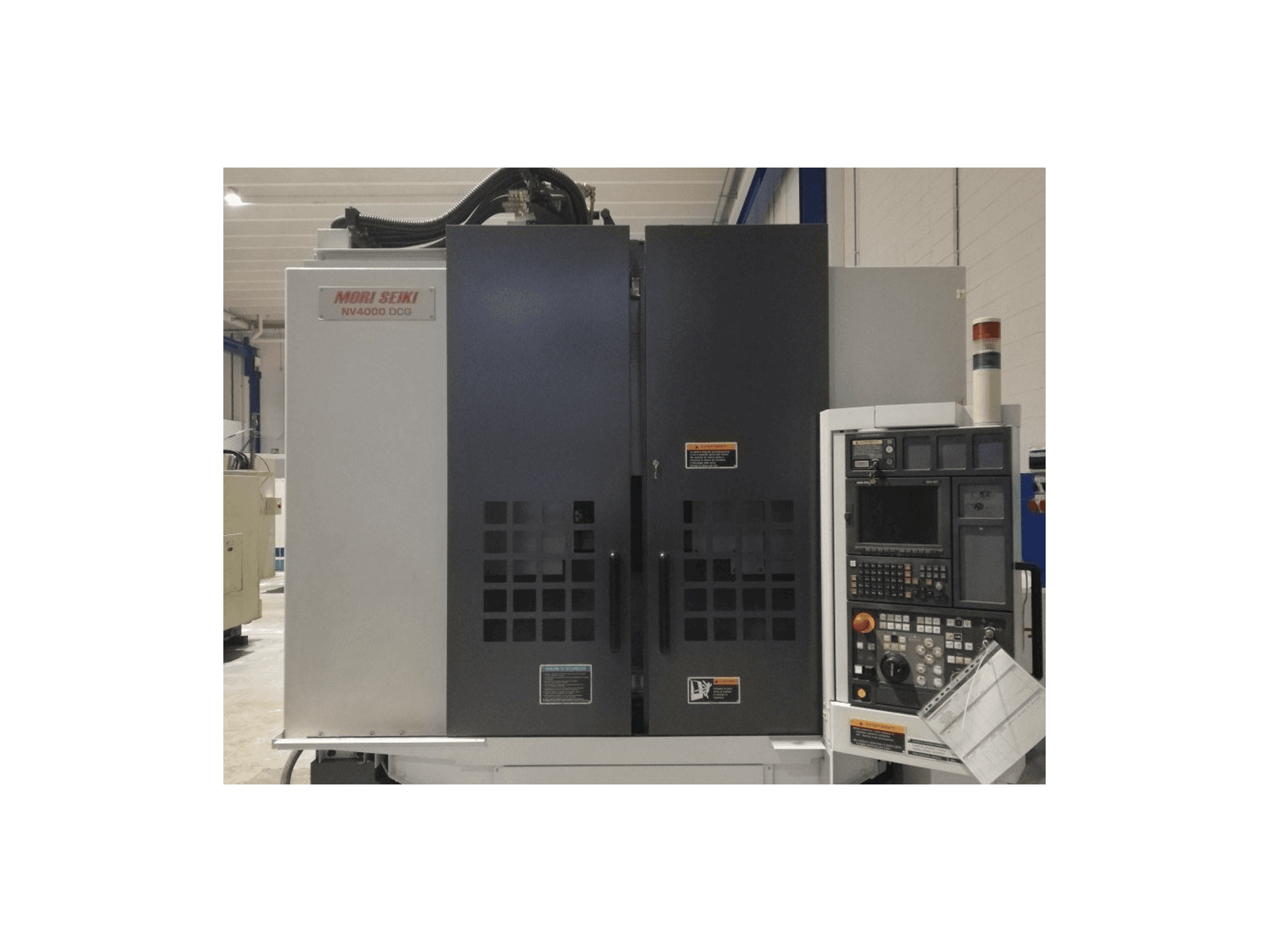 Vista frontale della macchina MORI SEIKI NV 4000 DCG