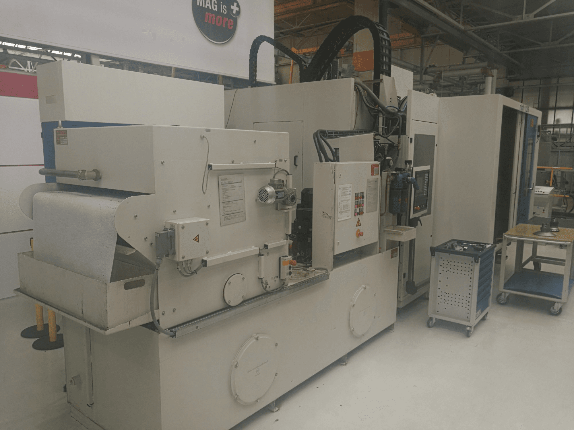 Vista lato sinistro della macchina Hueller Hille NBH 135