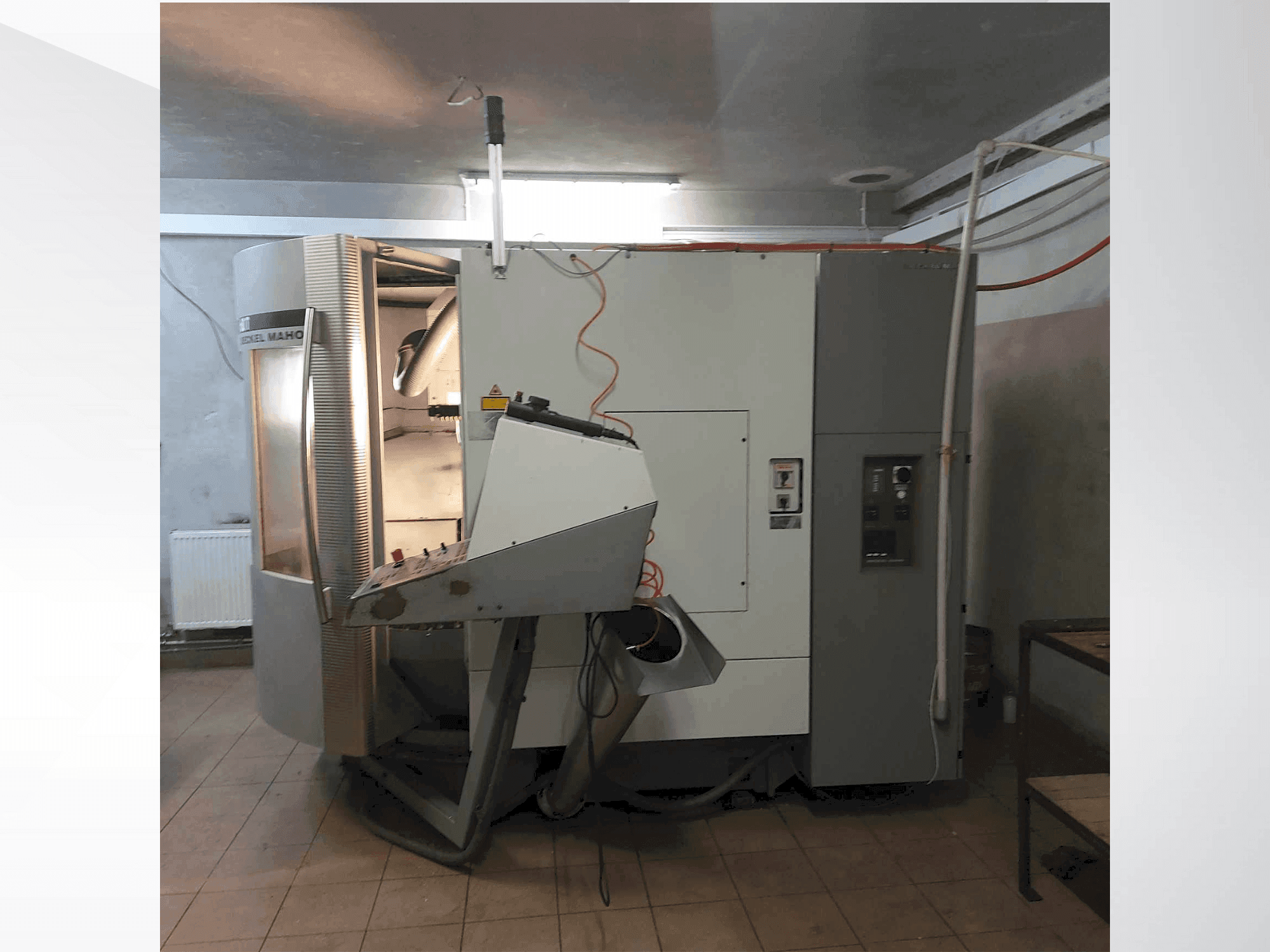 Vista frontale della macchina DECKEL MAHO DMU 60 T