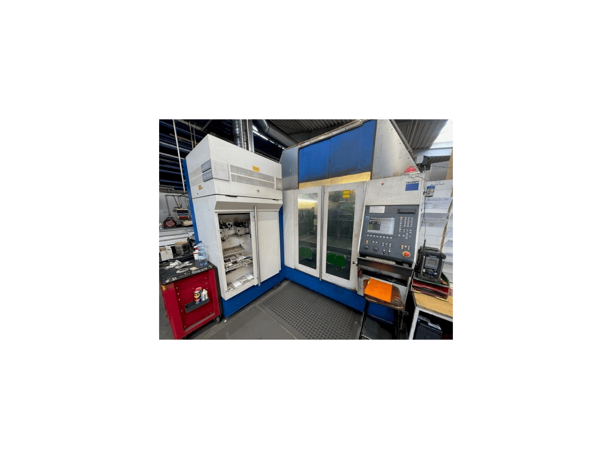 Vista frontale della macchina Trumpf TC L 3050