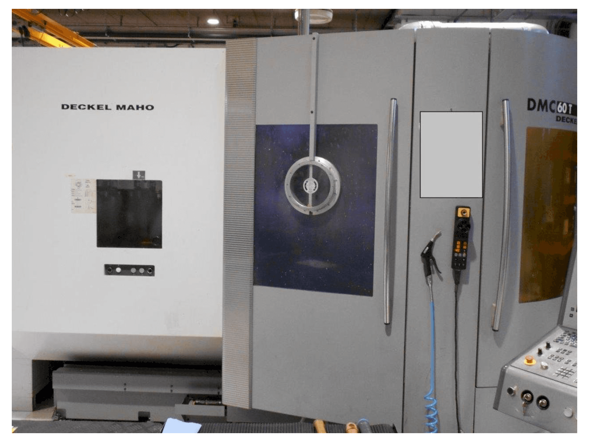 Vista frontale della macchina DECKEL MAHO DMC 60T