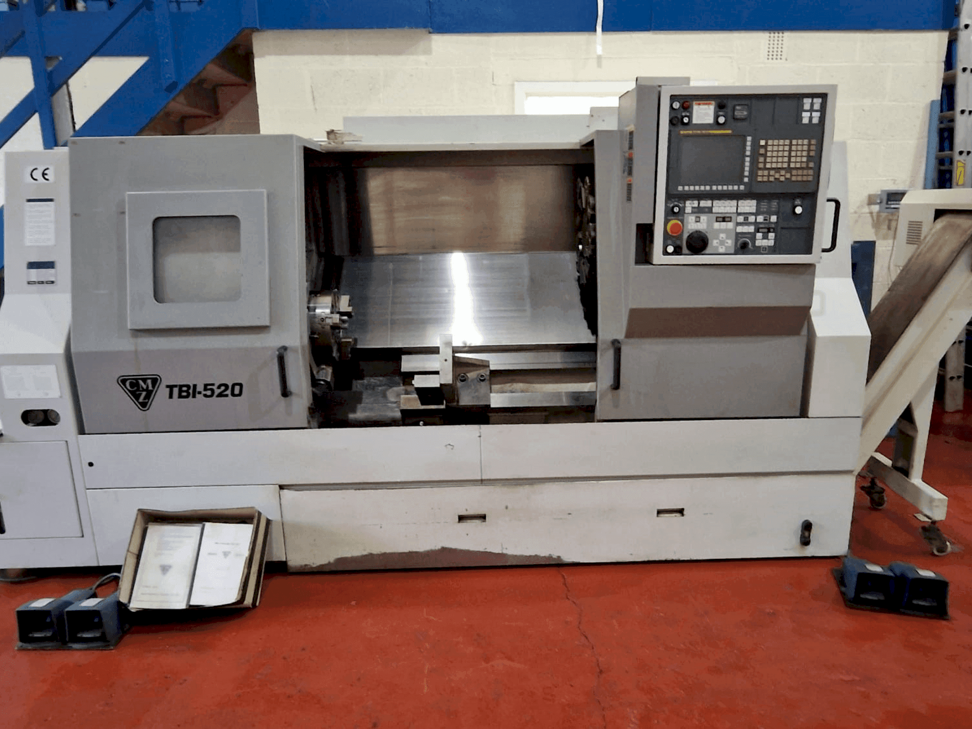 Vista frontale della macchina CMZ TBI 520 CNC