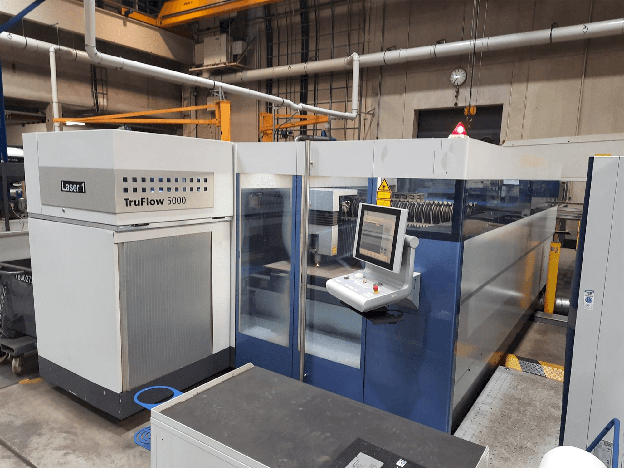 Vista frontale della macchina Trumpf L 3030 with Liftmaster
