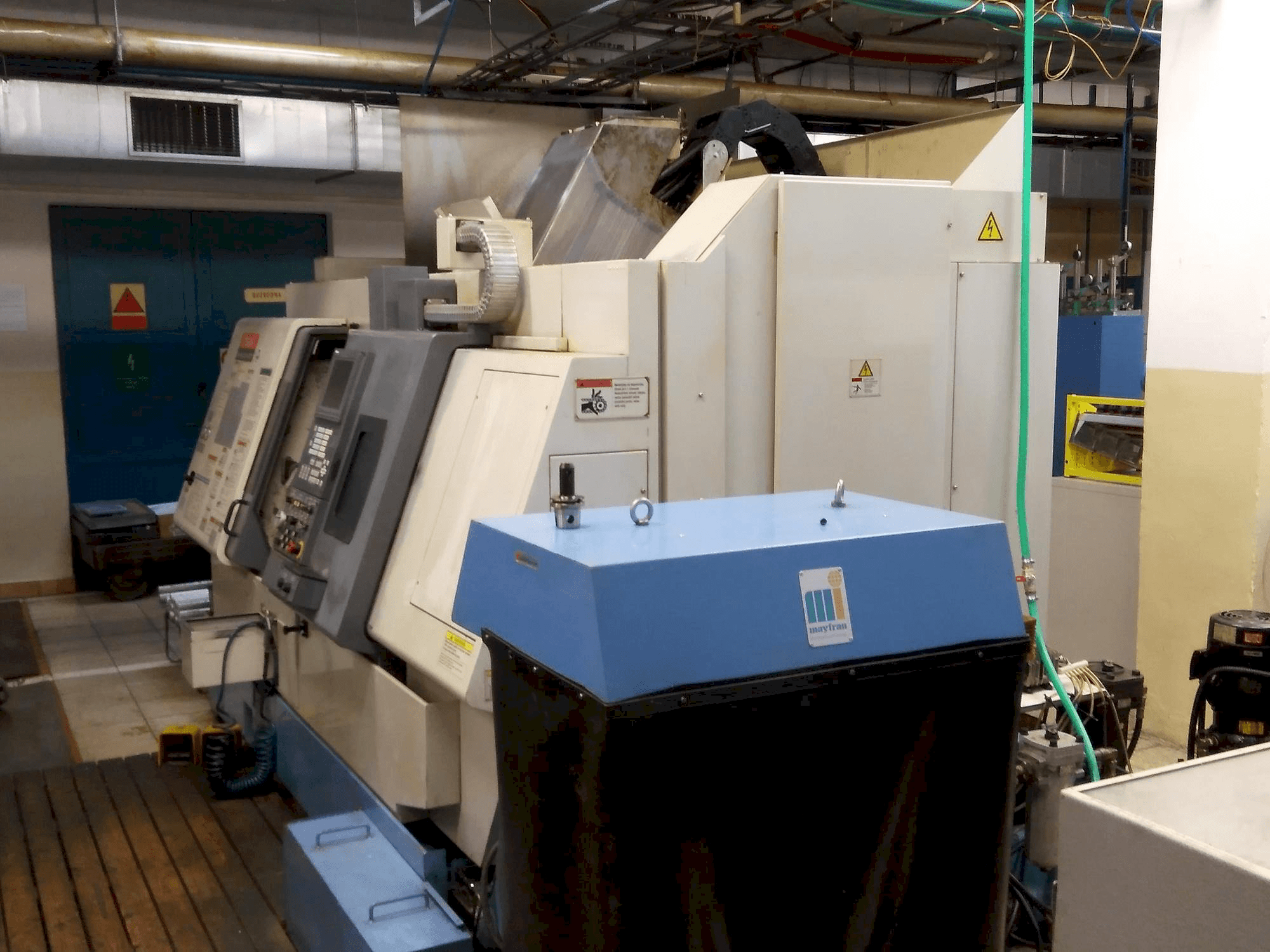 Vista frontale della macchina Mazak Integrex 200-II SY