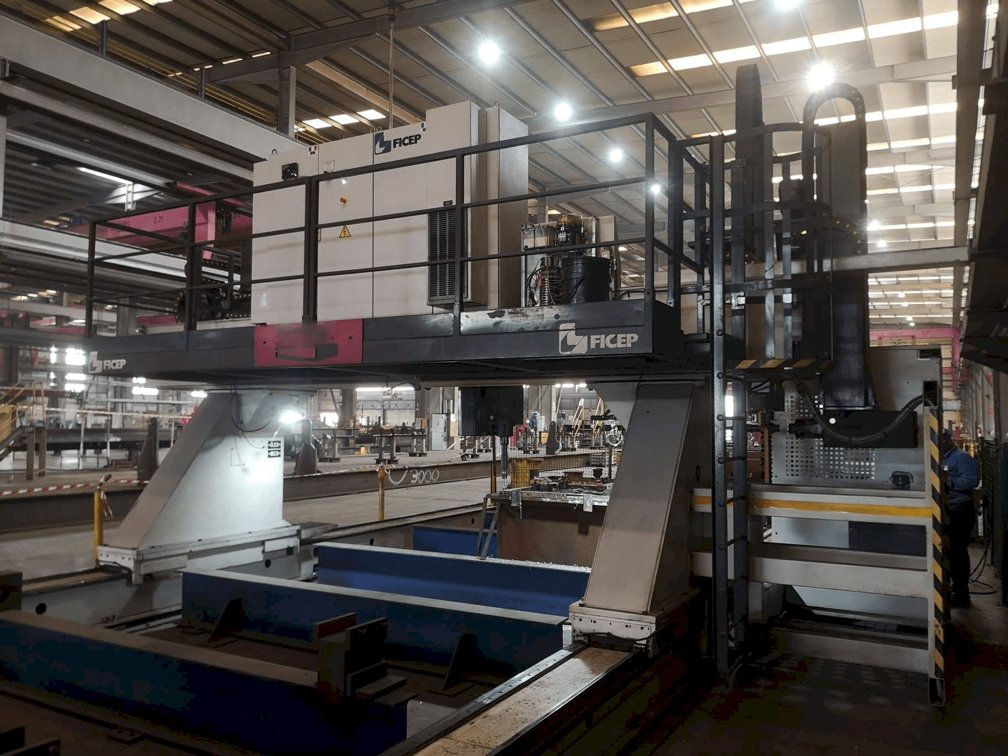 Vista frontale della macchina FICEP 3003/12 GDD