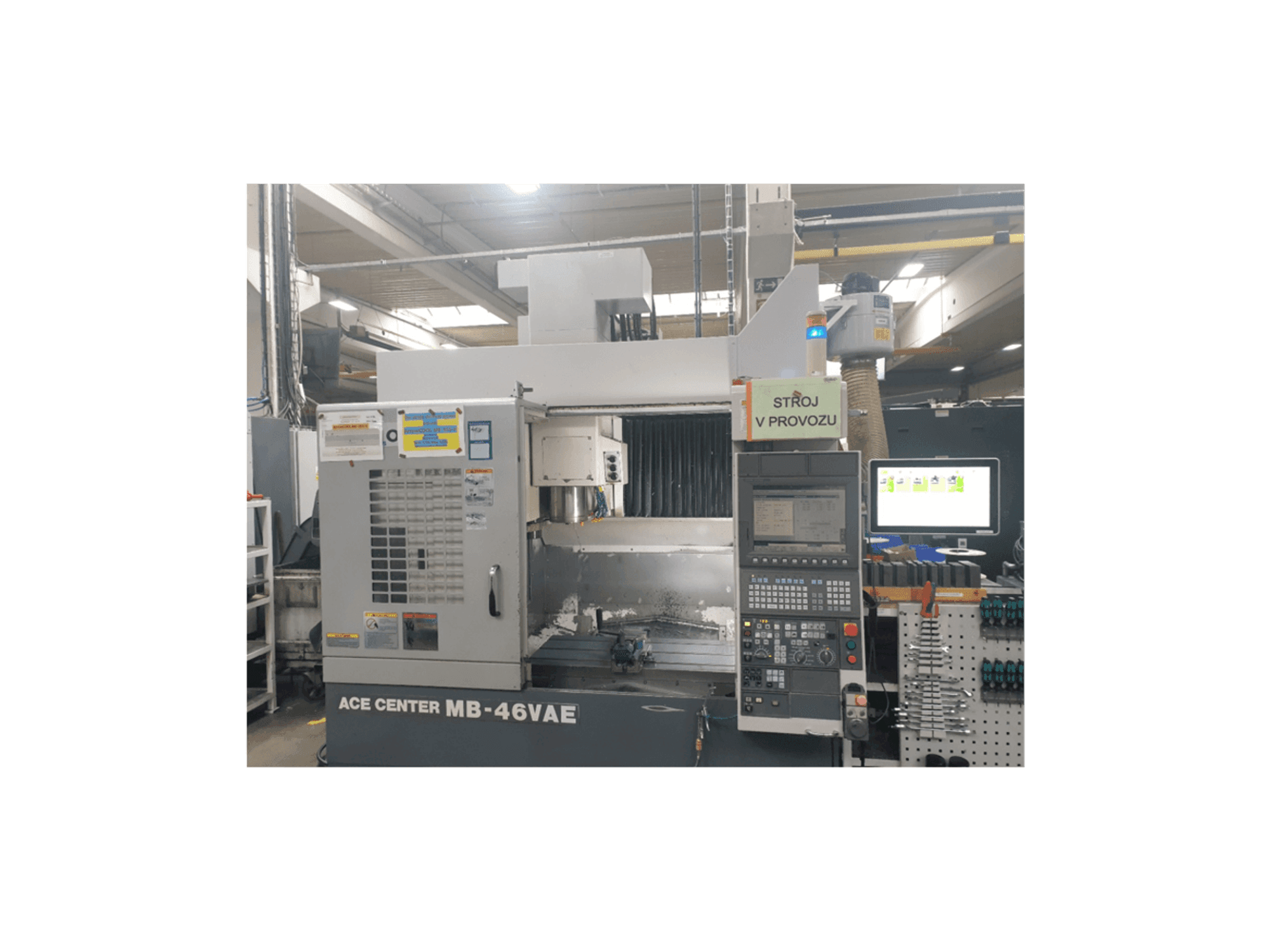 Vista frontale della macchina Okuma MB-46VAE