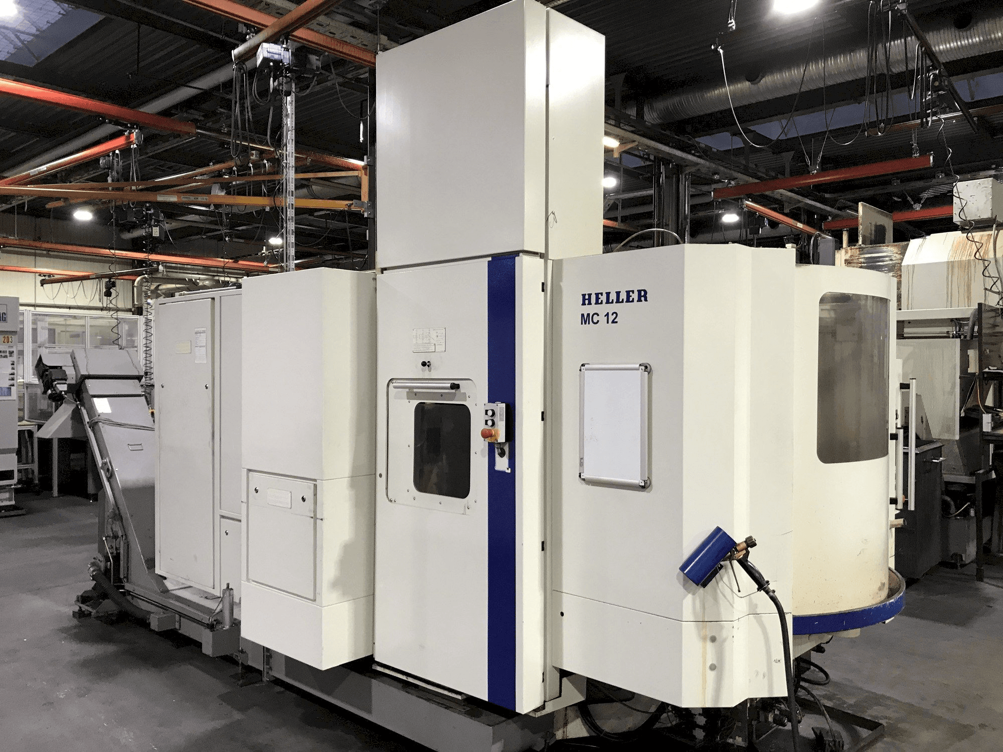 Vista frontale della macchina HELLER MC 12