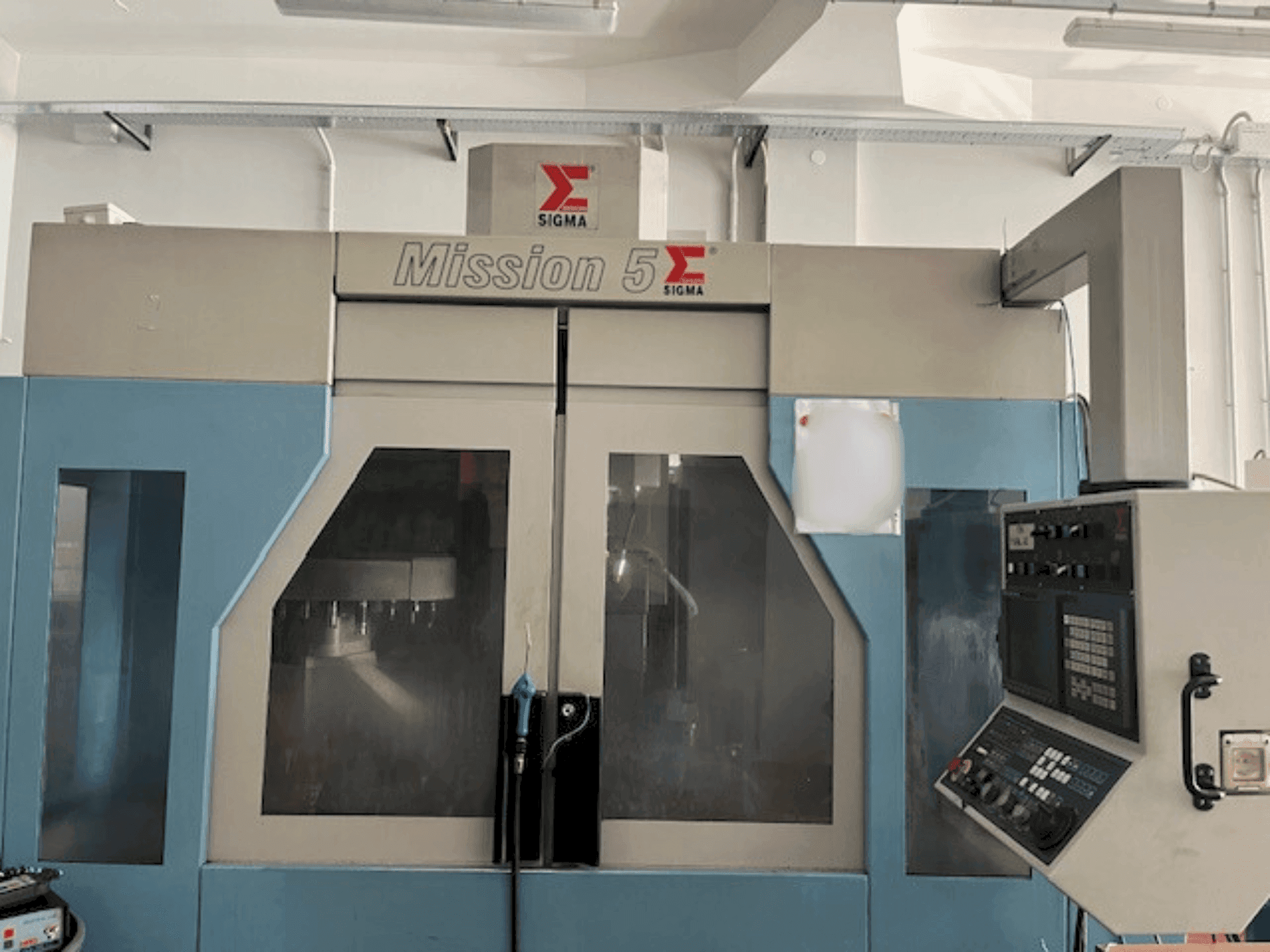 Vista frontale della macchina Sigma Mission 5