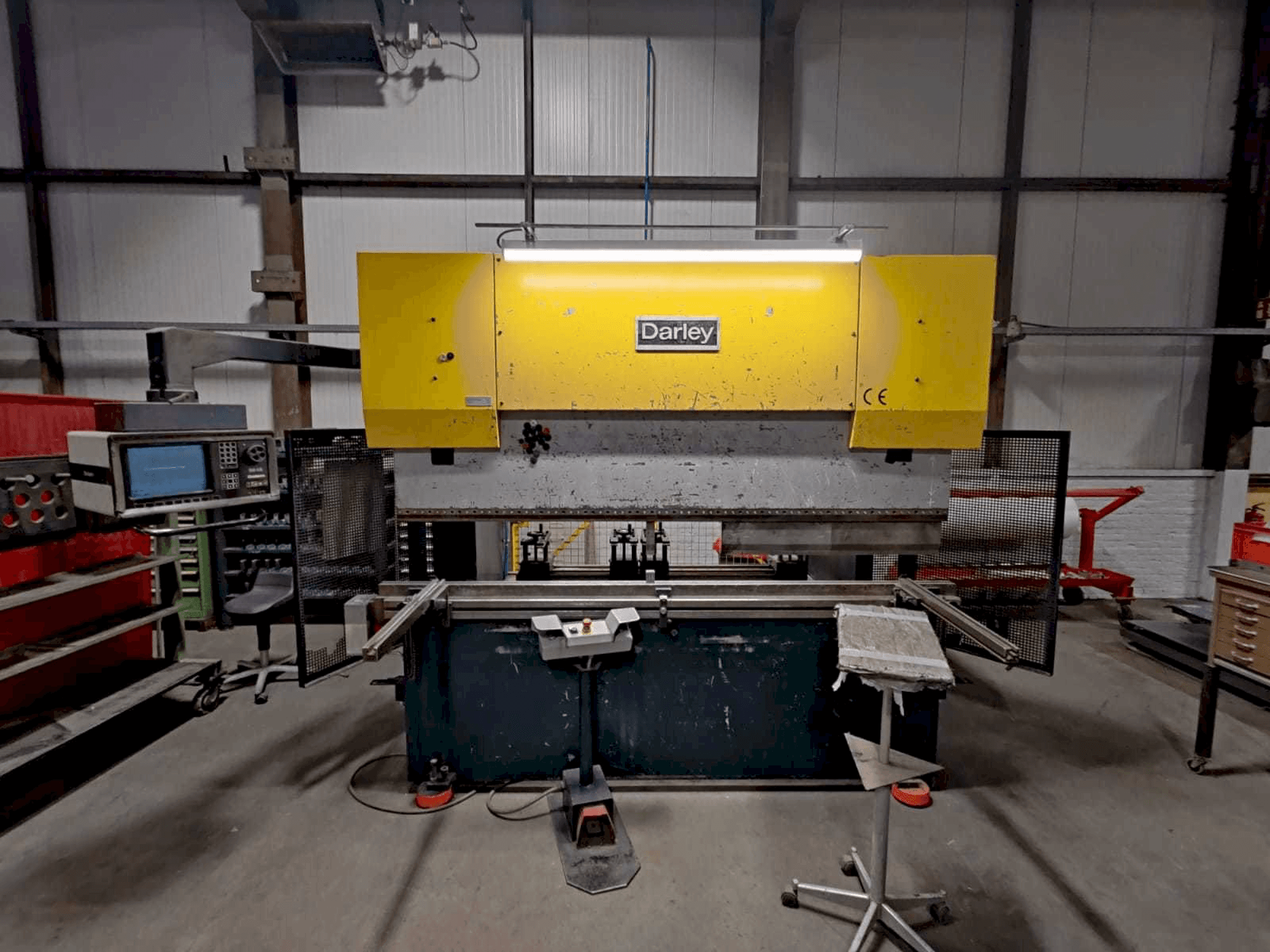 Vista frontale della macchina Darley EHP 80 25/20