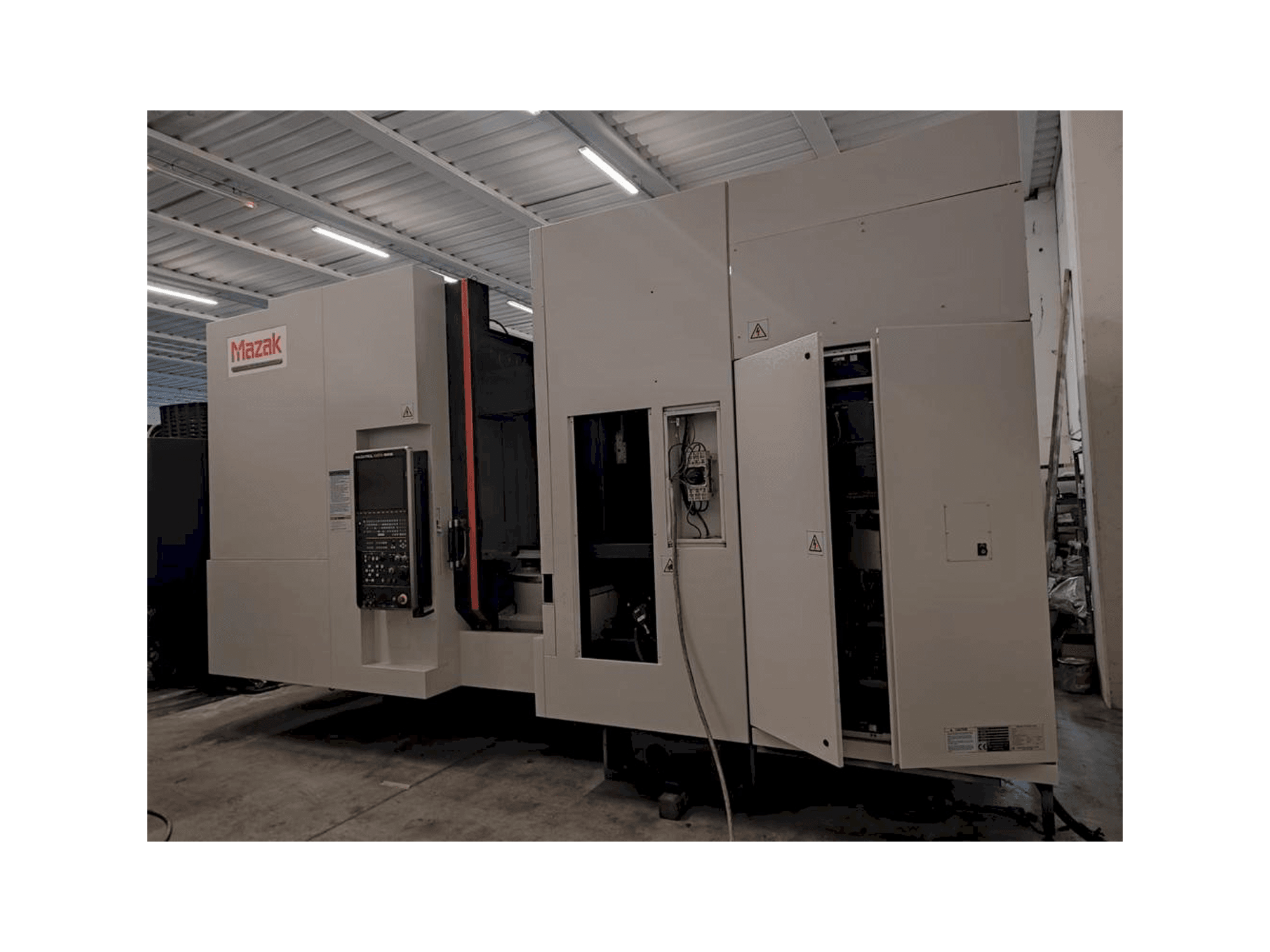 Vista frontale della macchina Mazak HCN 6000