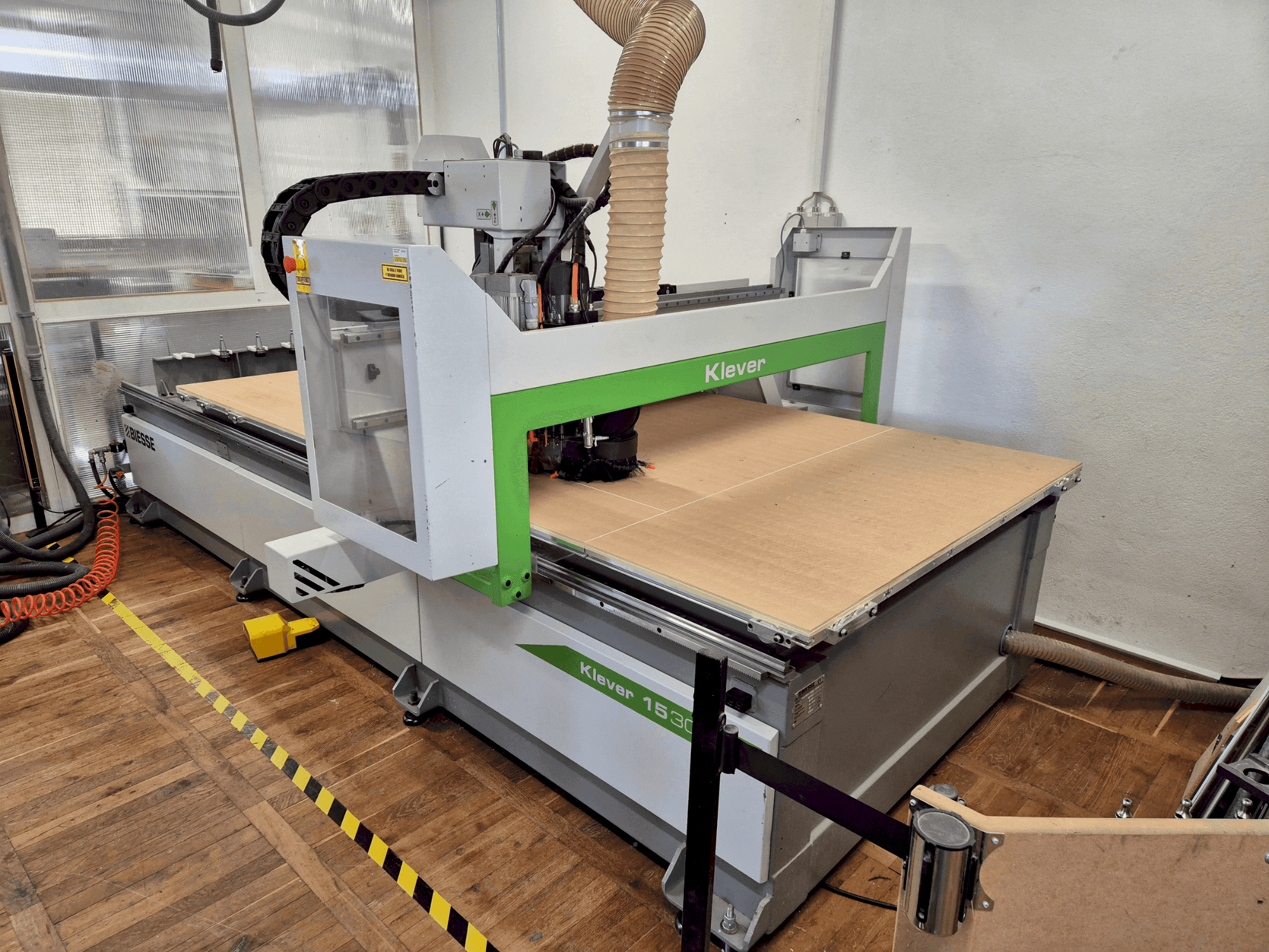 Vista frontale della macchina BIESSE Klever 1530 G FT