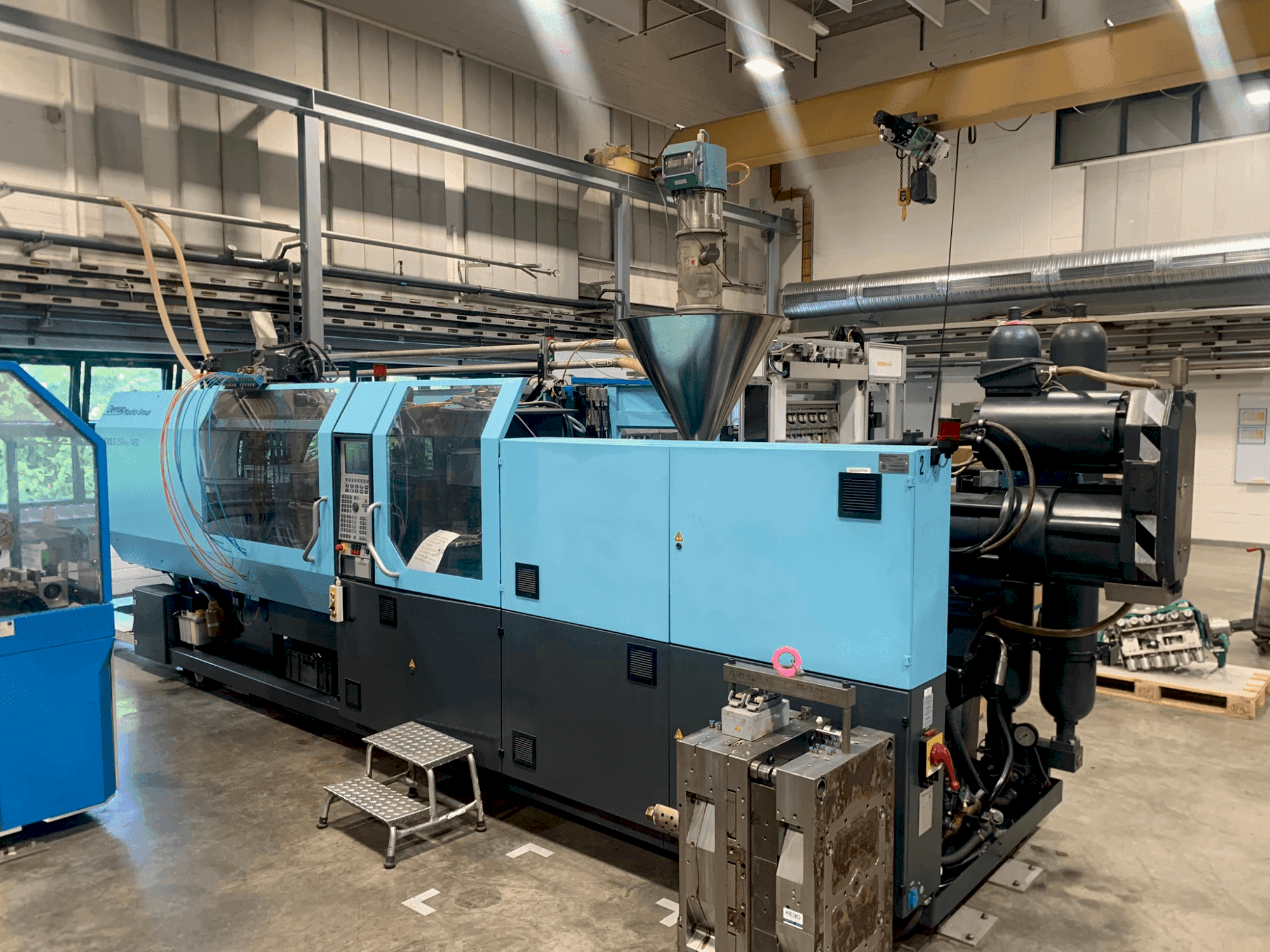 Vista frontale della macchina DEMAG EL-Exis S 250/630-1450